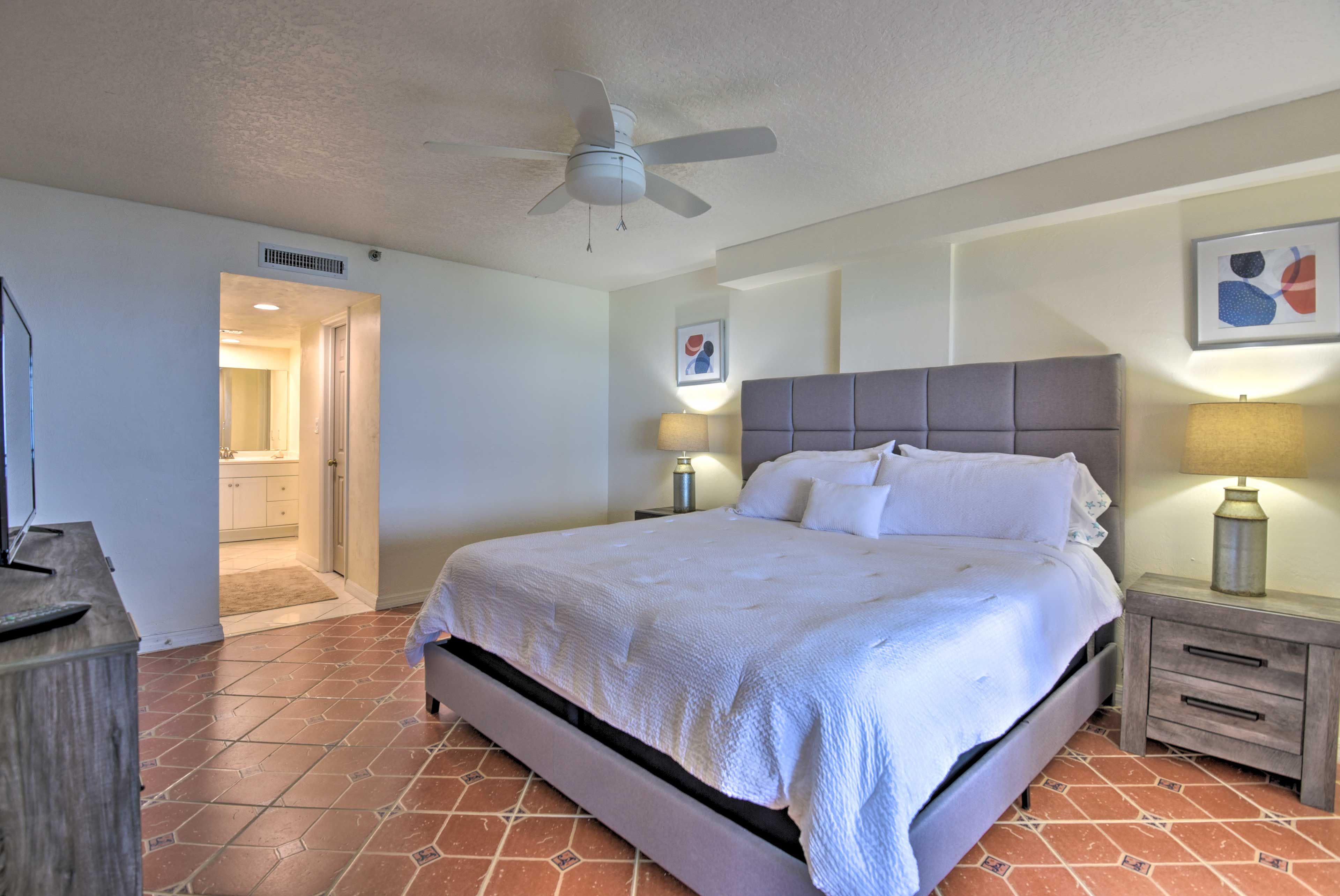 Bedroom 1 | King Bed