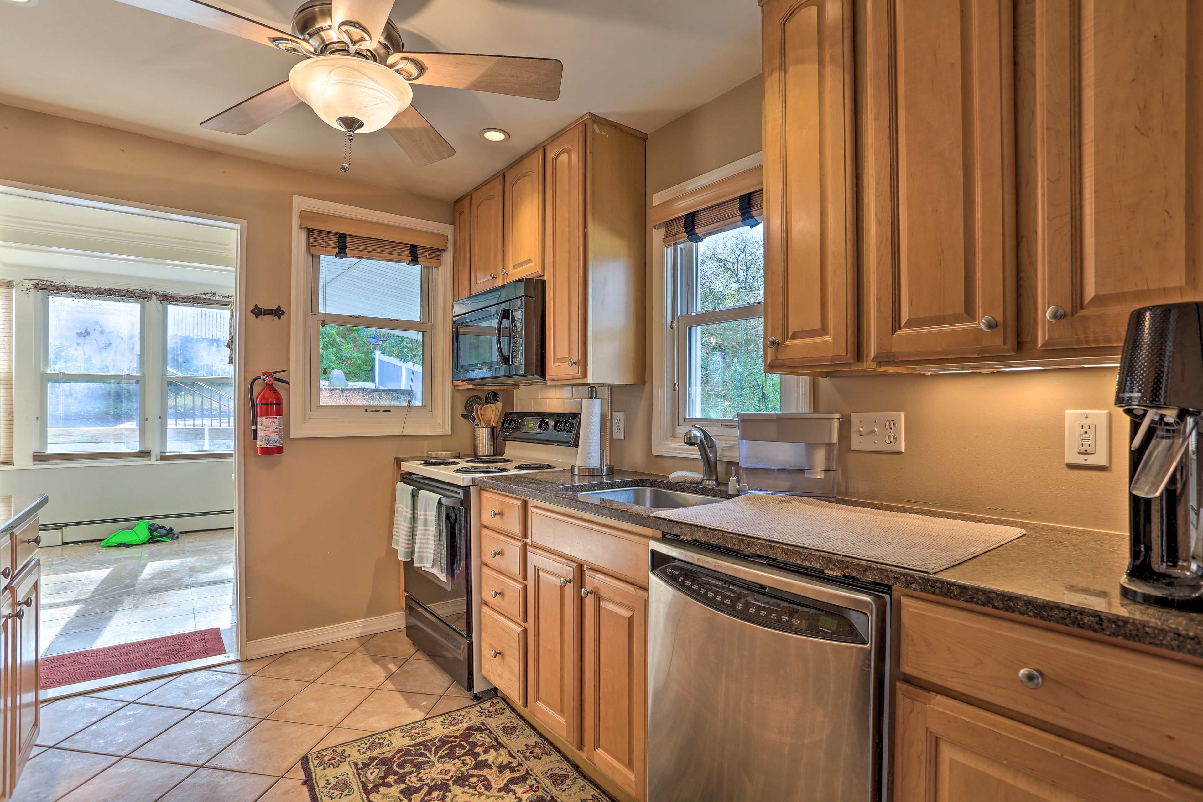The kitchen comes fully equipped to handle all of your home-cooking needs.