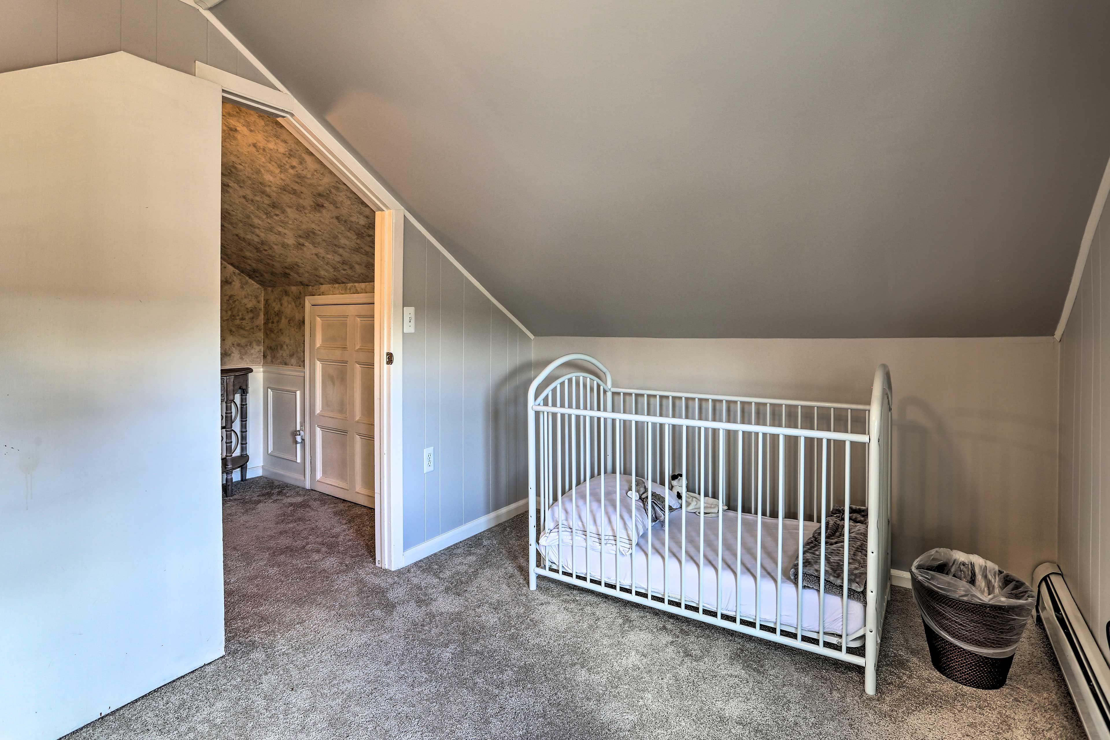 There's also a crib for the babe of the group!