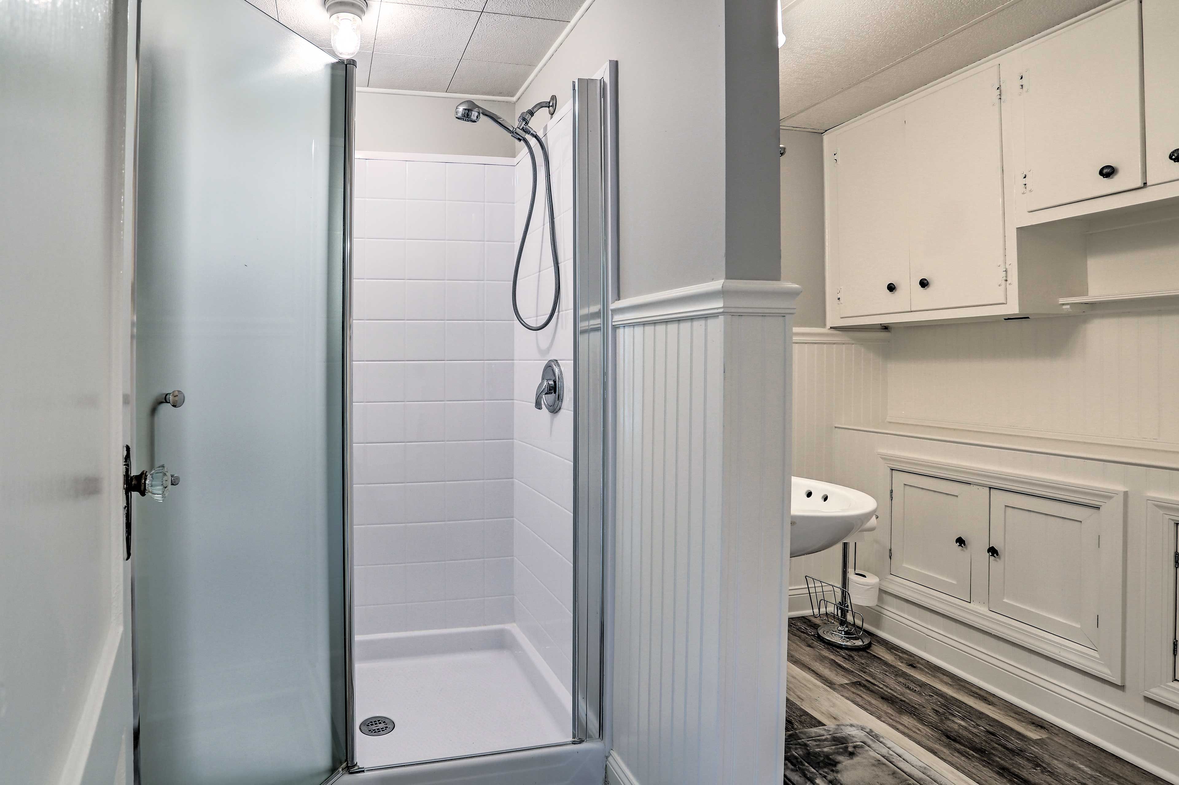 After a day on the lake, rinse off in this walk-in shower.