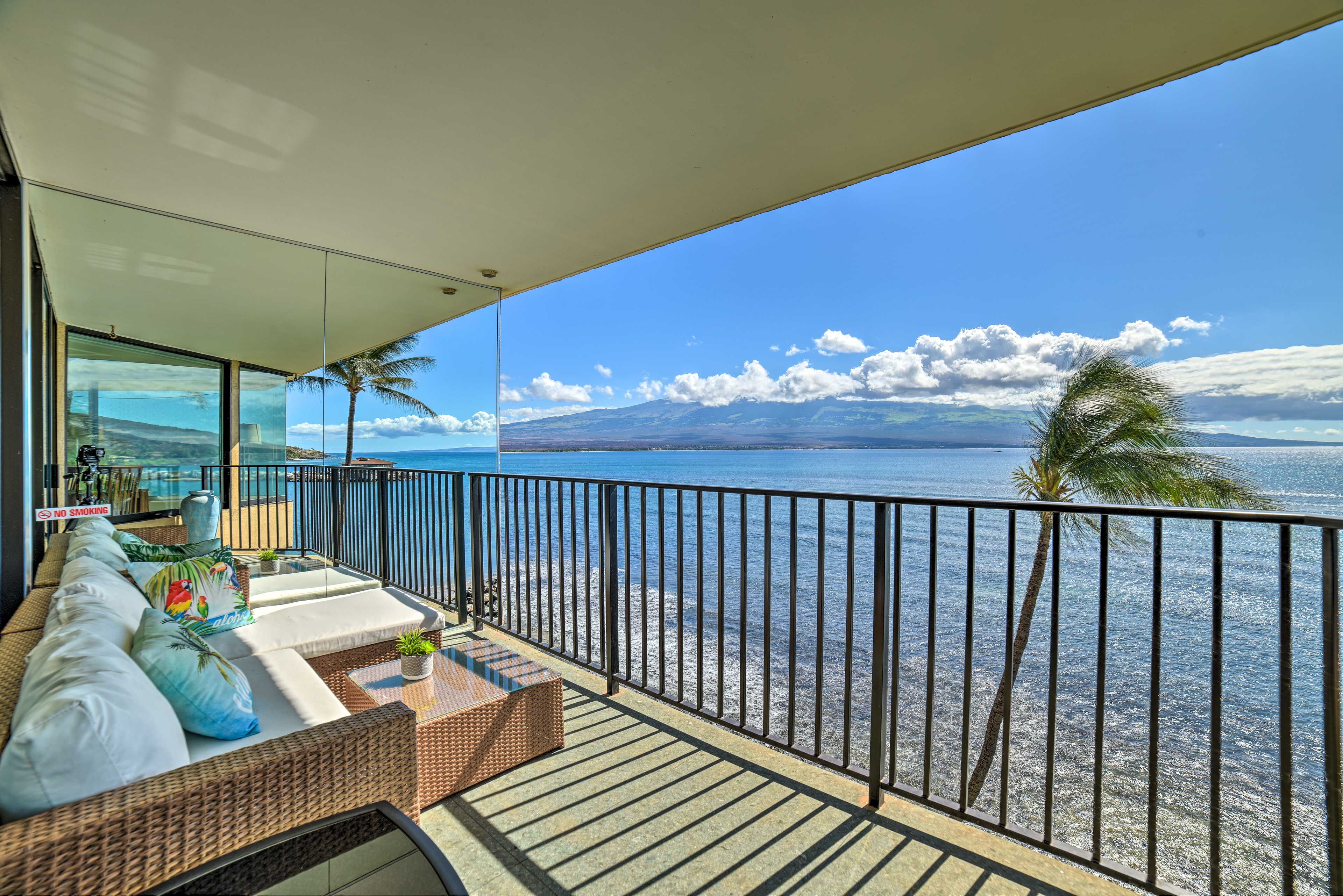 Balcony | Overlooks Maalaea Harbor