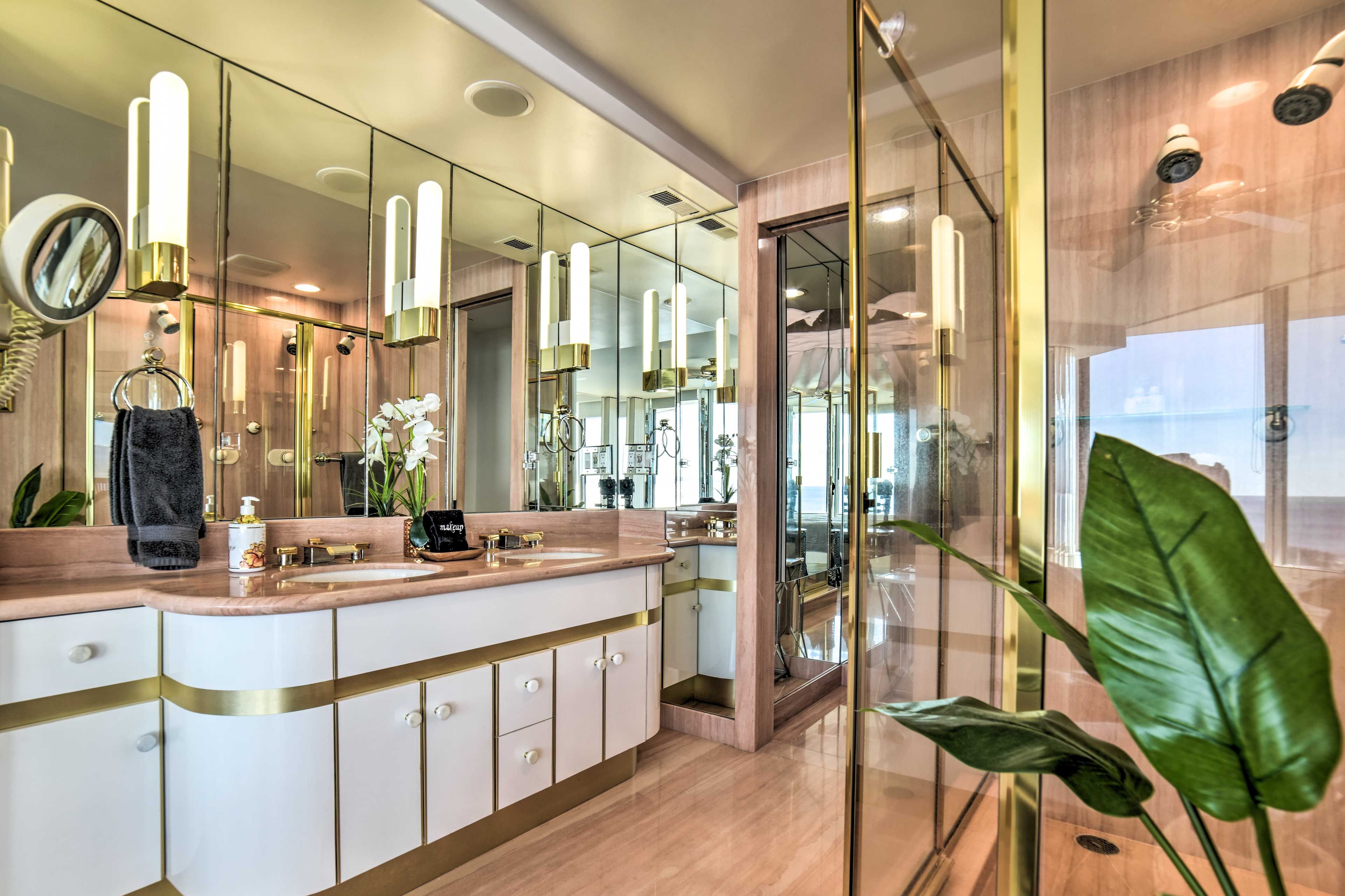 Full Bathroom | Walk-In Shower | Towels Provided