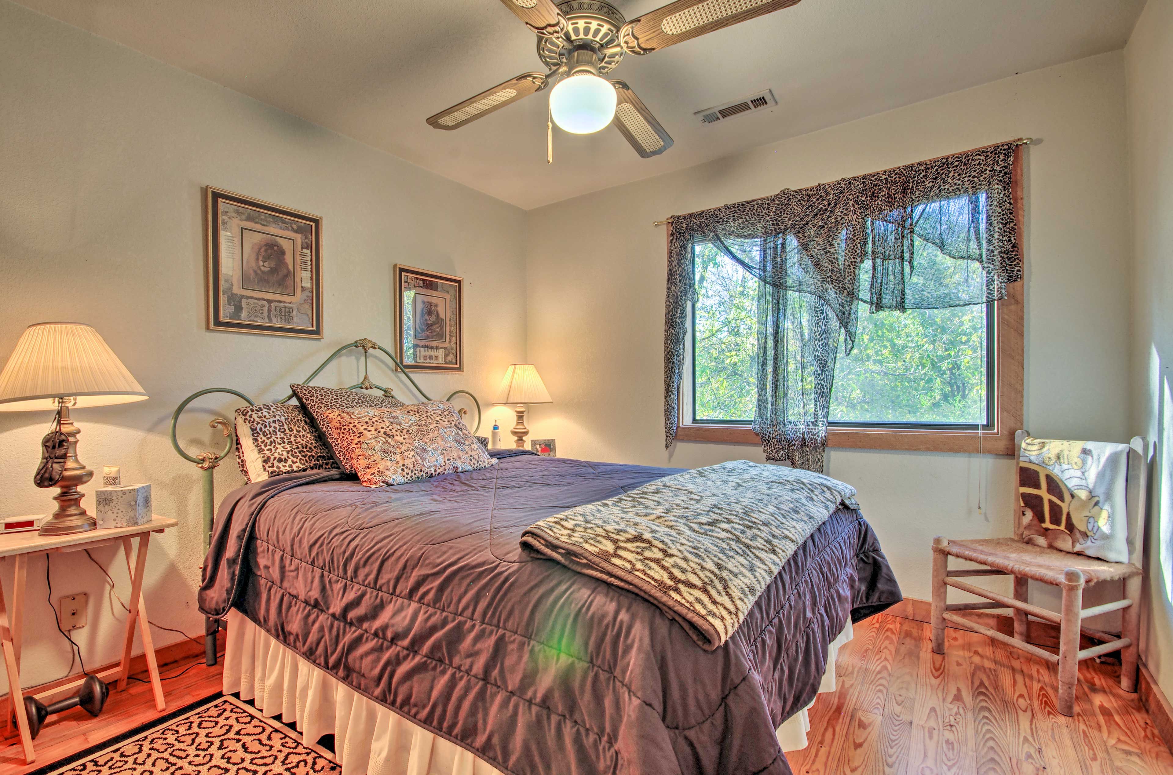 Bedroom 3 | Queen Bed