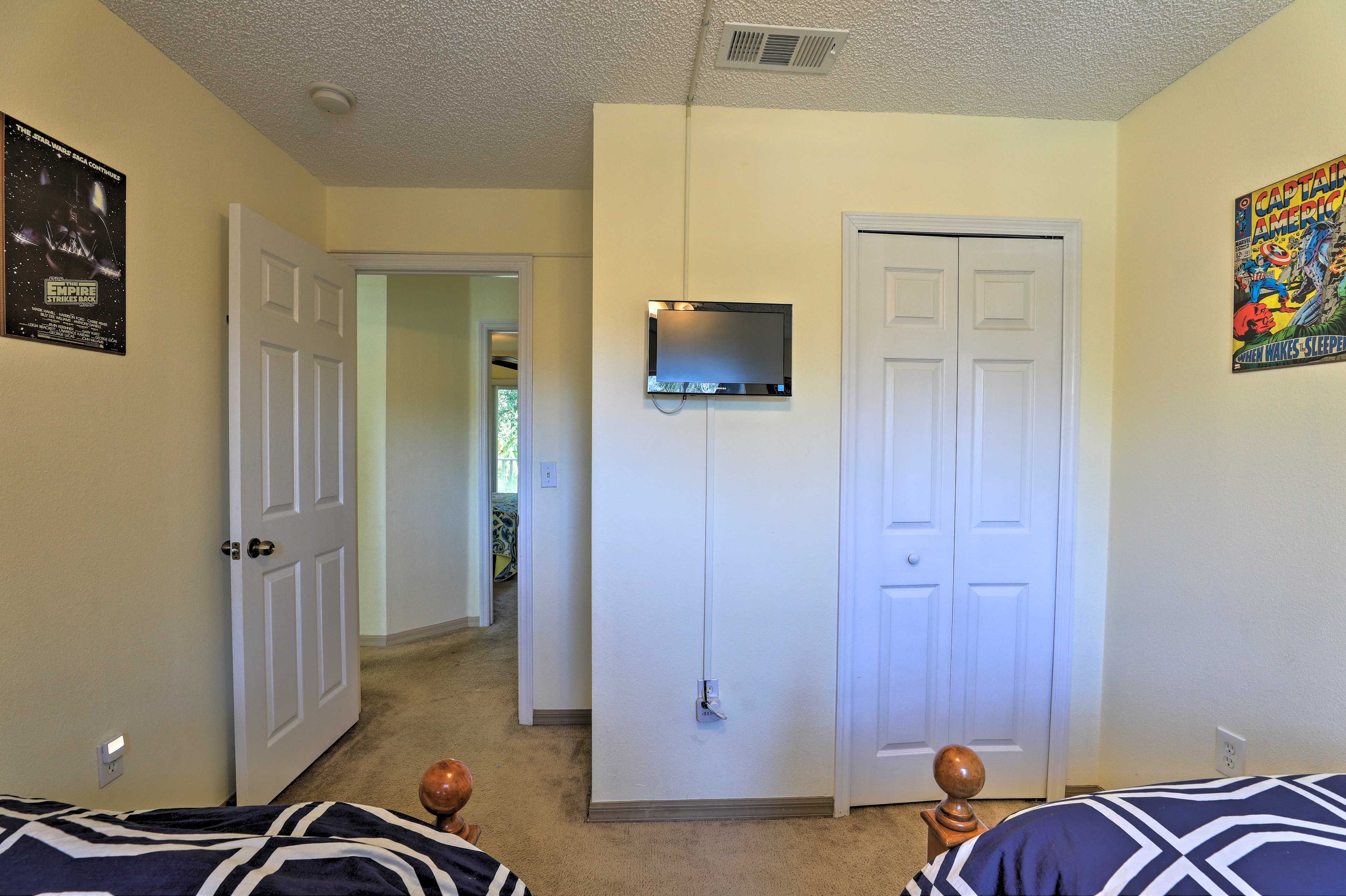 The kiddos can watch TV before bed.