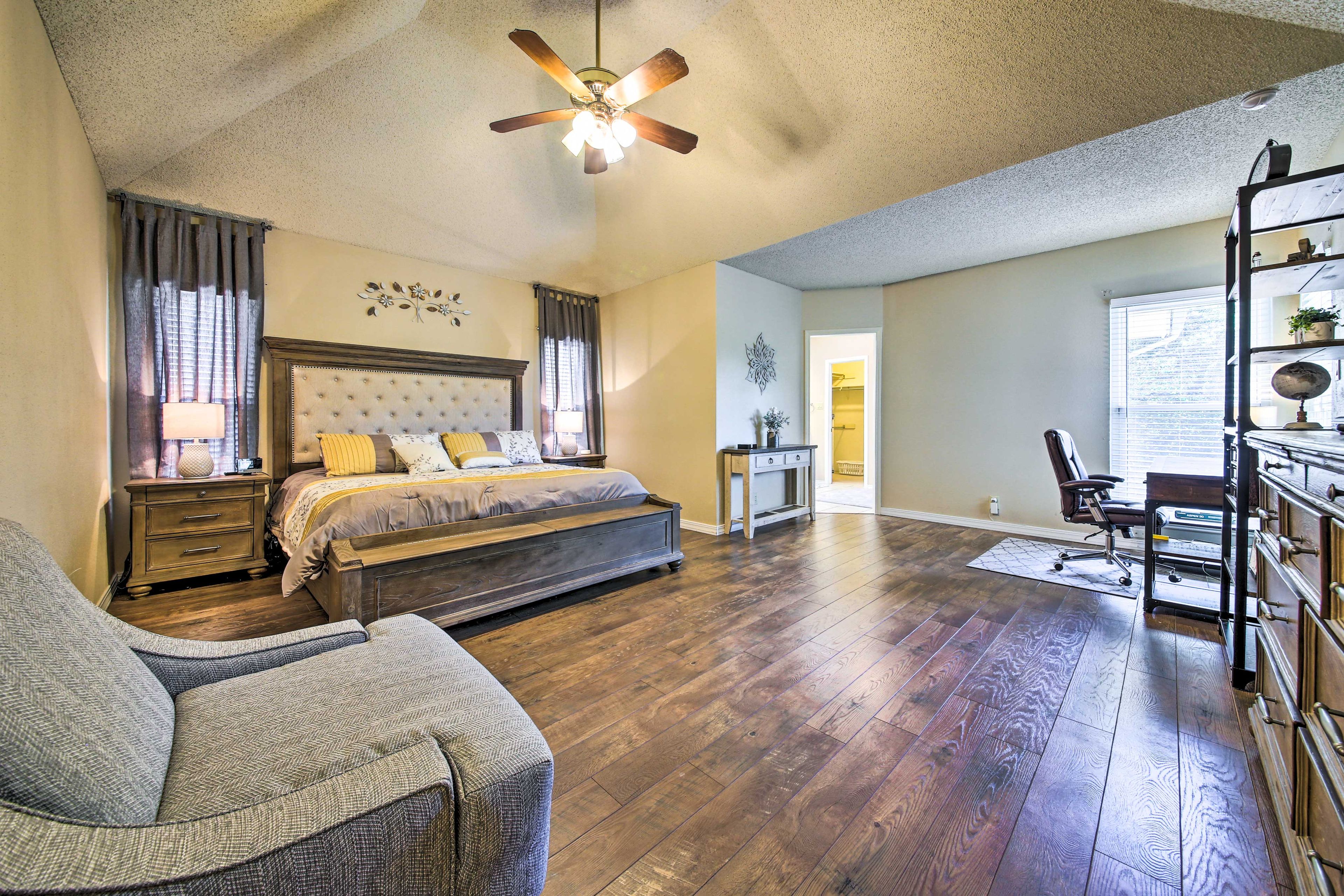 Bedroom 1 | King Bed