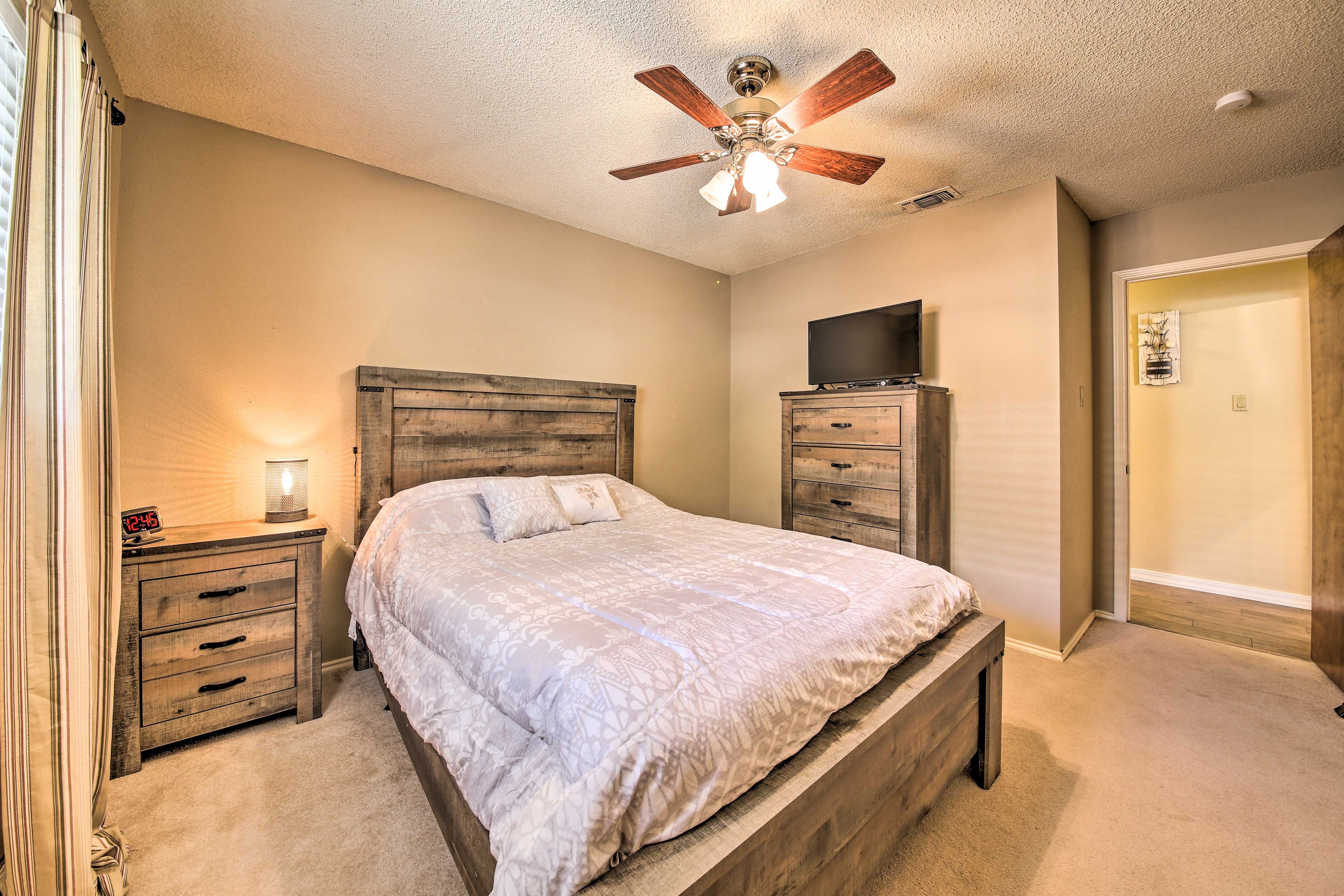 Bedroom 3 | Queen Bed