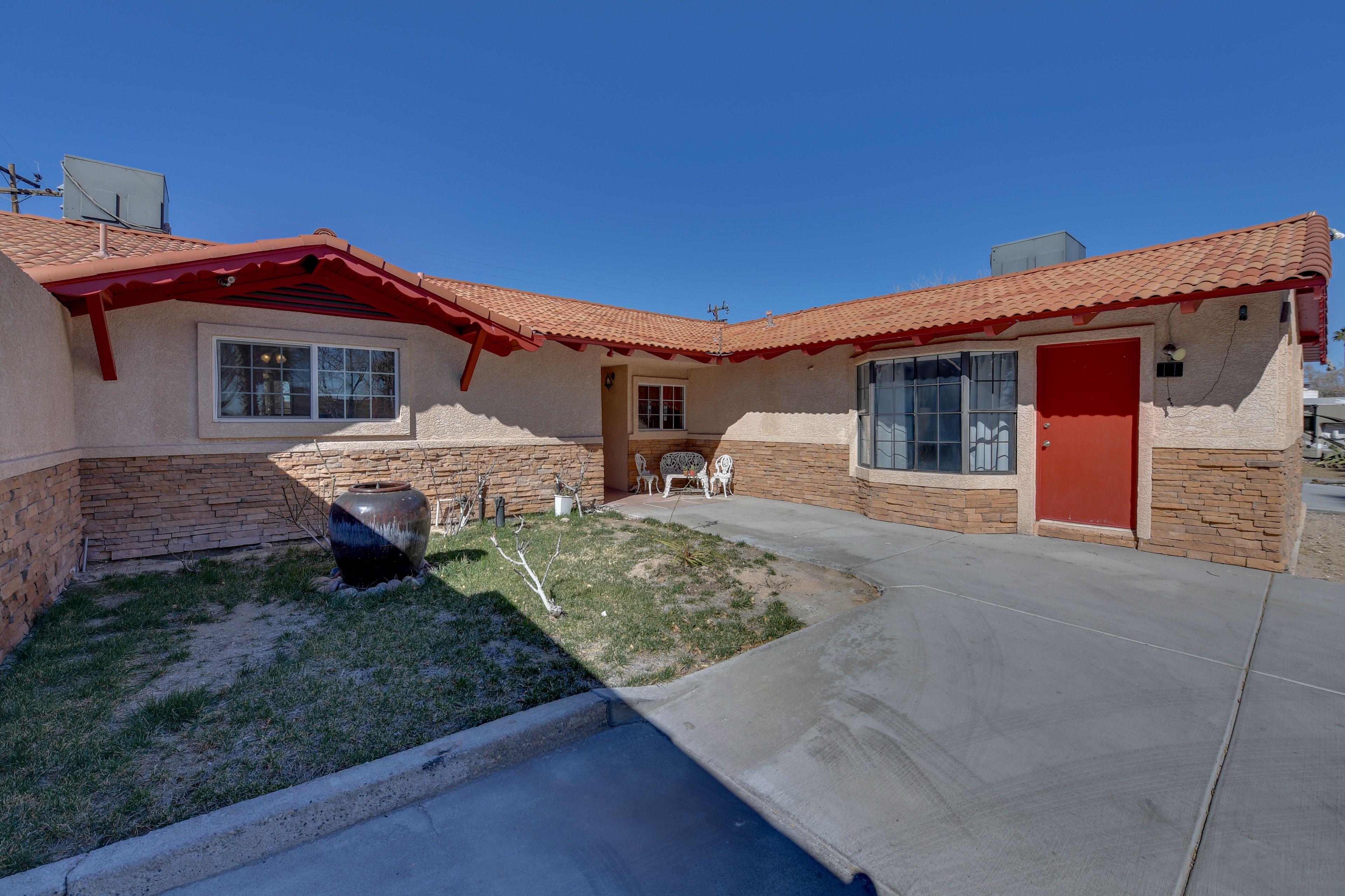 Property Exterior | Off-Street Parking