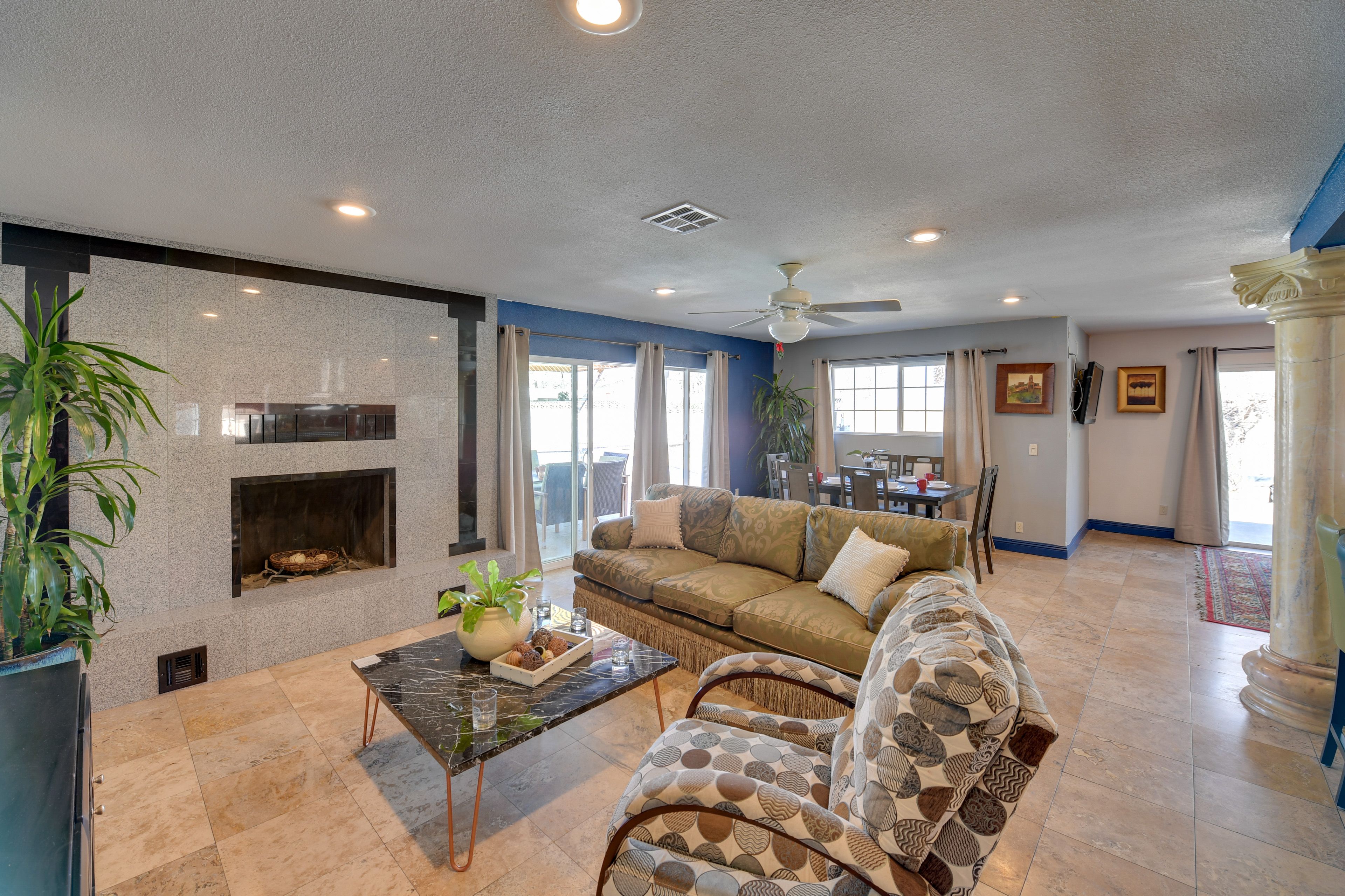 Living Room | Free WiFi | Smart TV