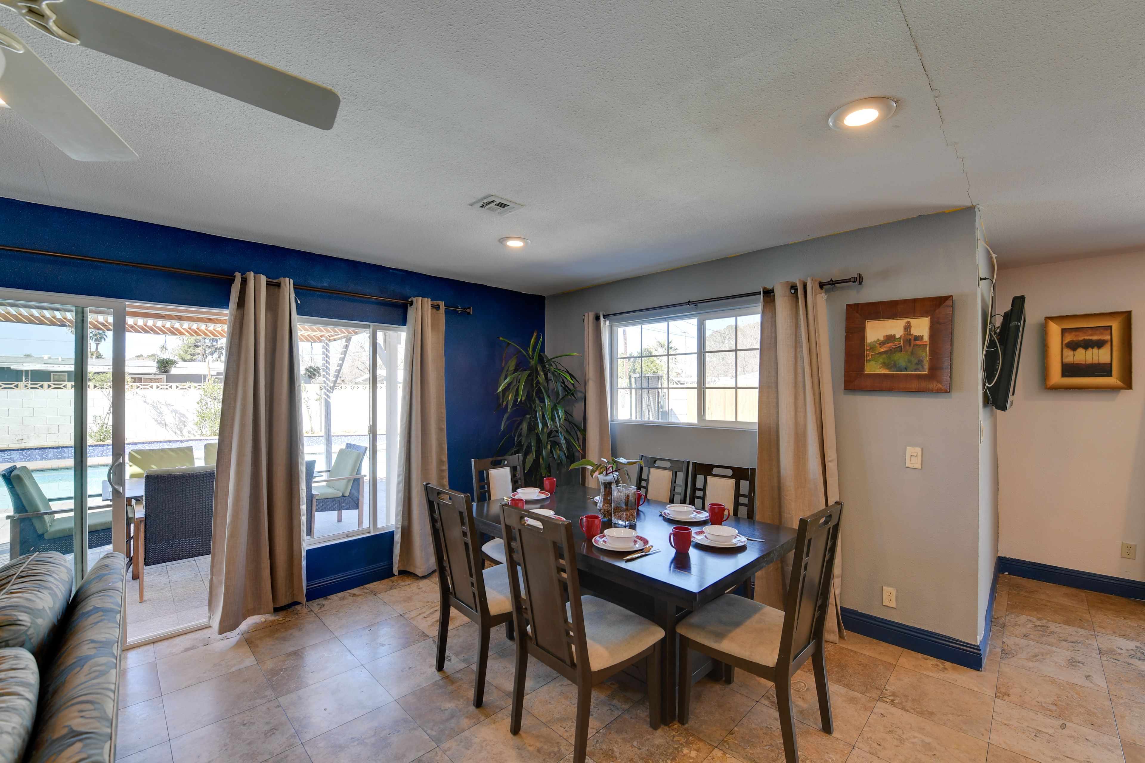 Dining Area | Dishes & Flatware Provided