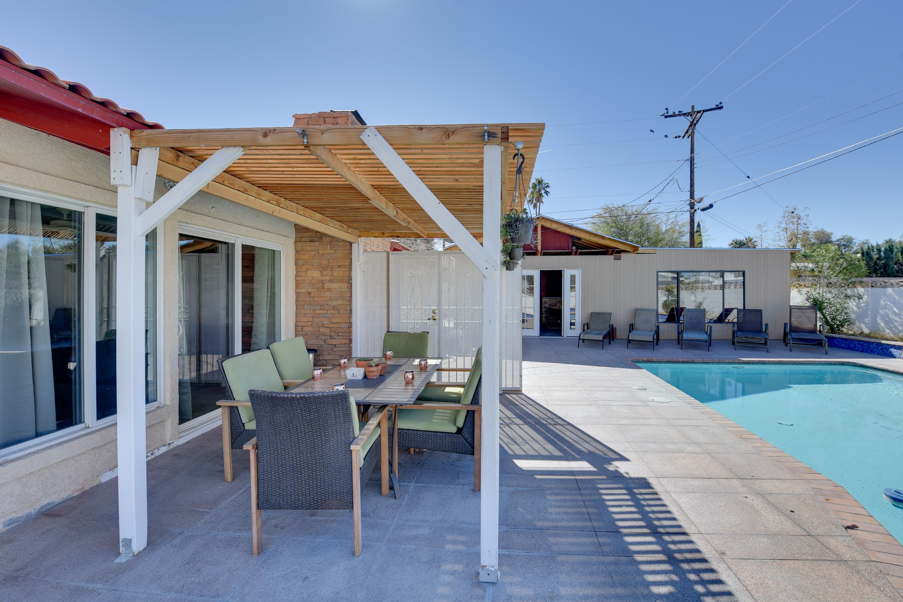 Private Backyard | Furnished Patio