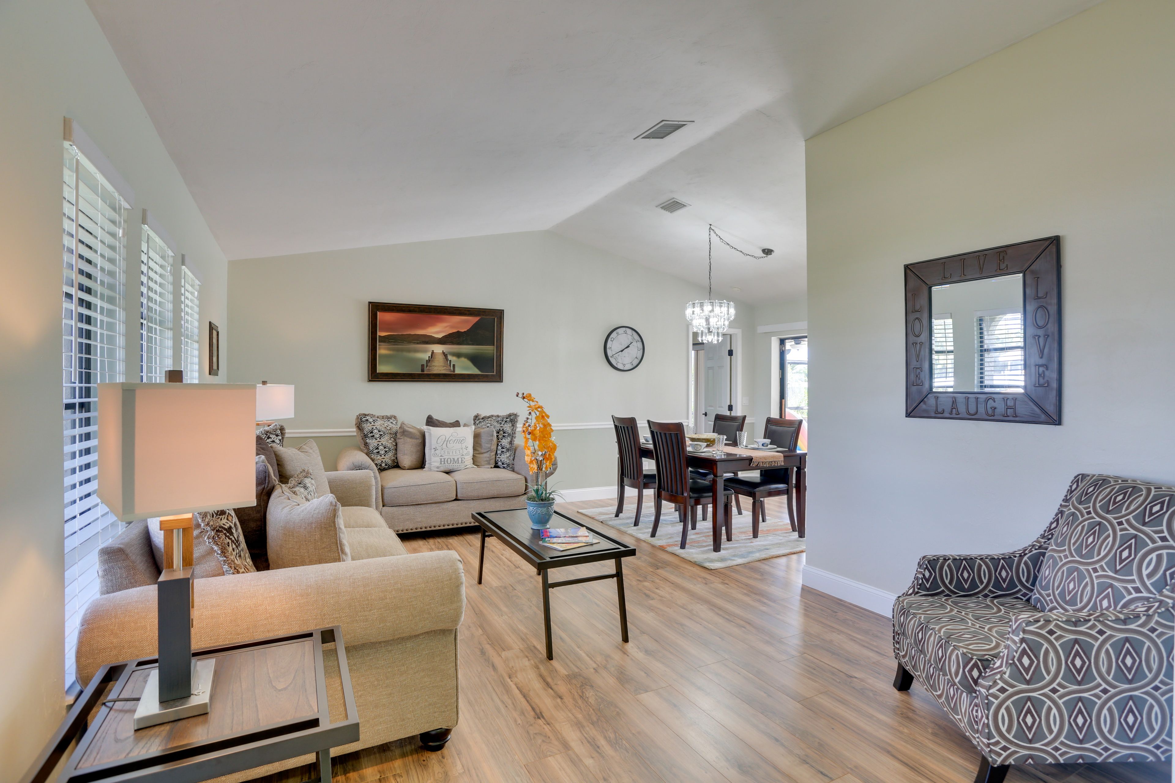 Living Room | Free WiFi | Central A/C