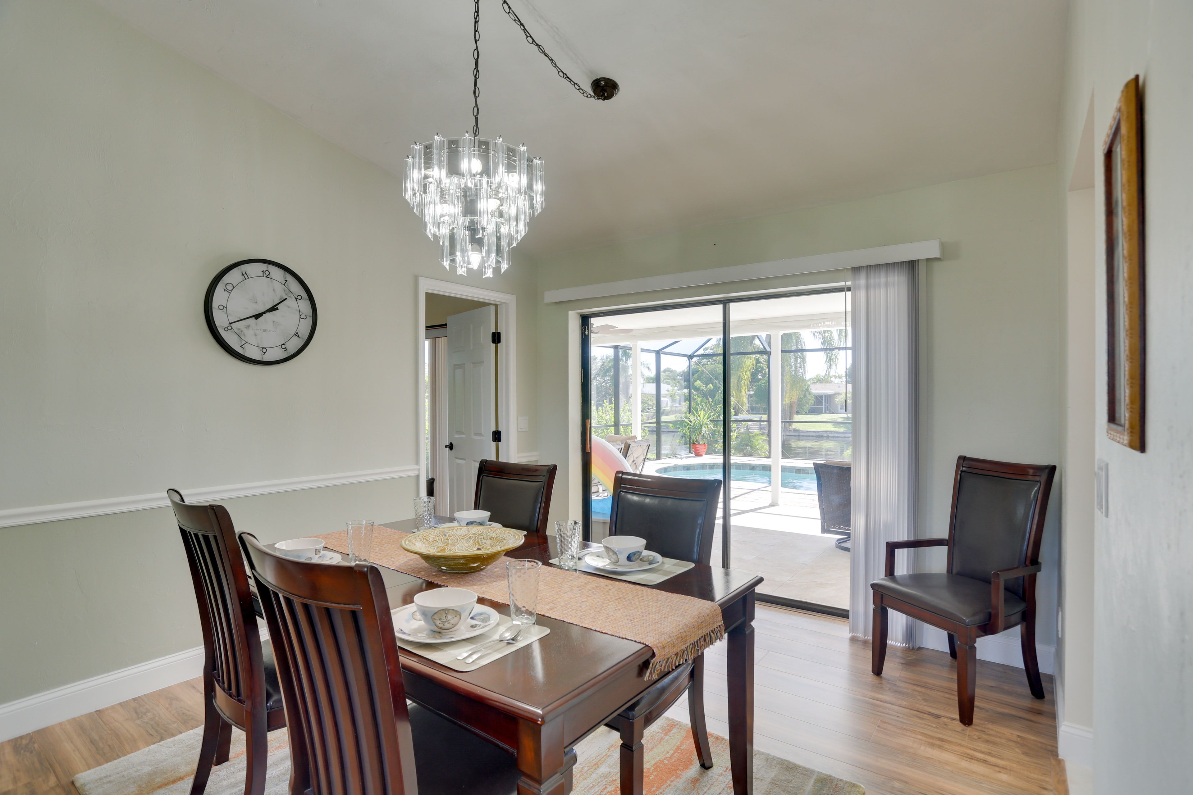 Dining Table | Dishware & Flatware