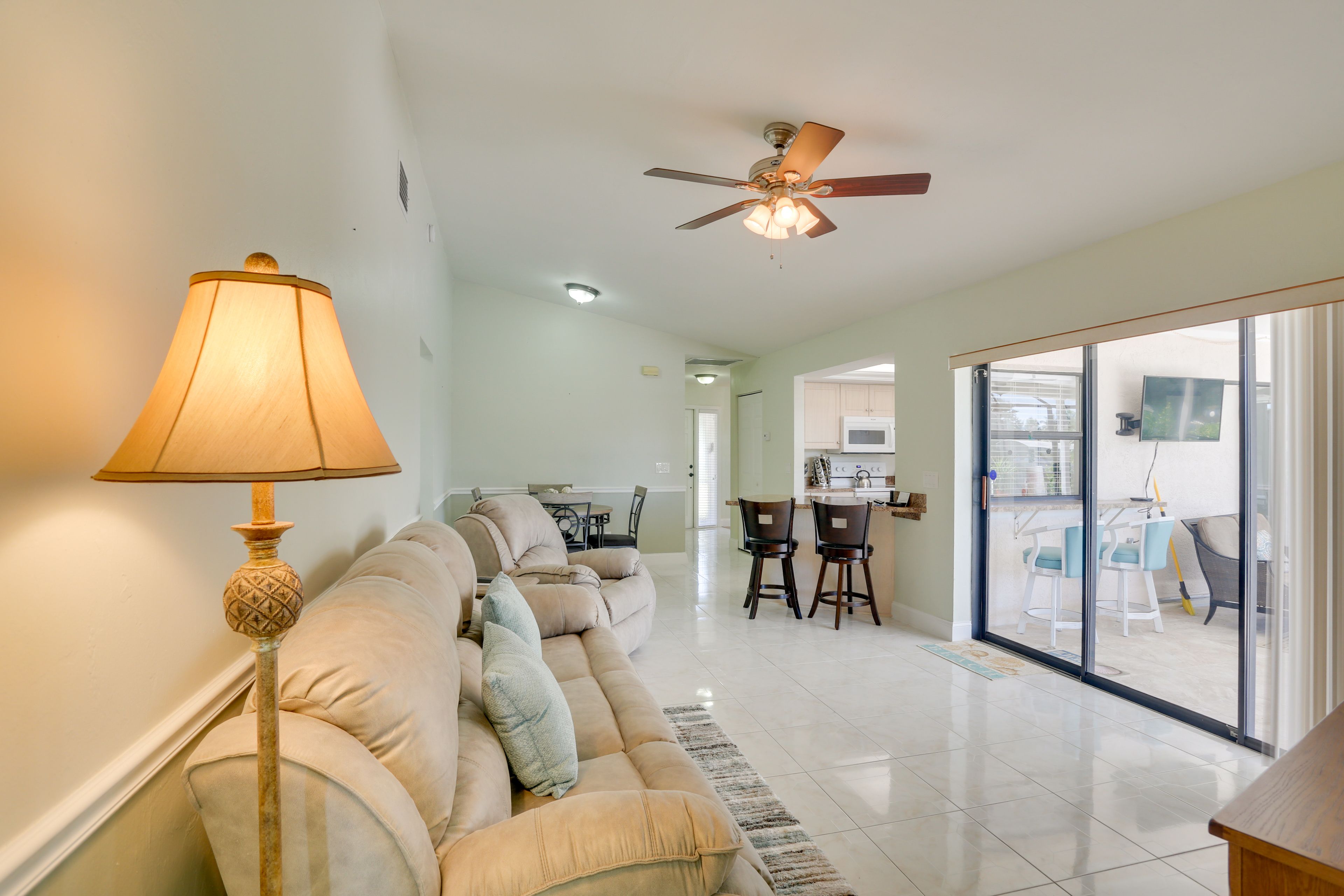 Sitting Area | Smart TV