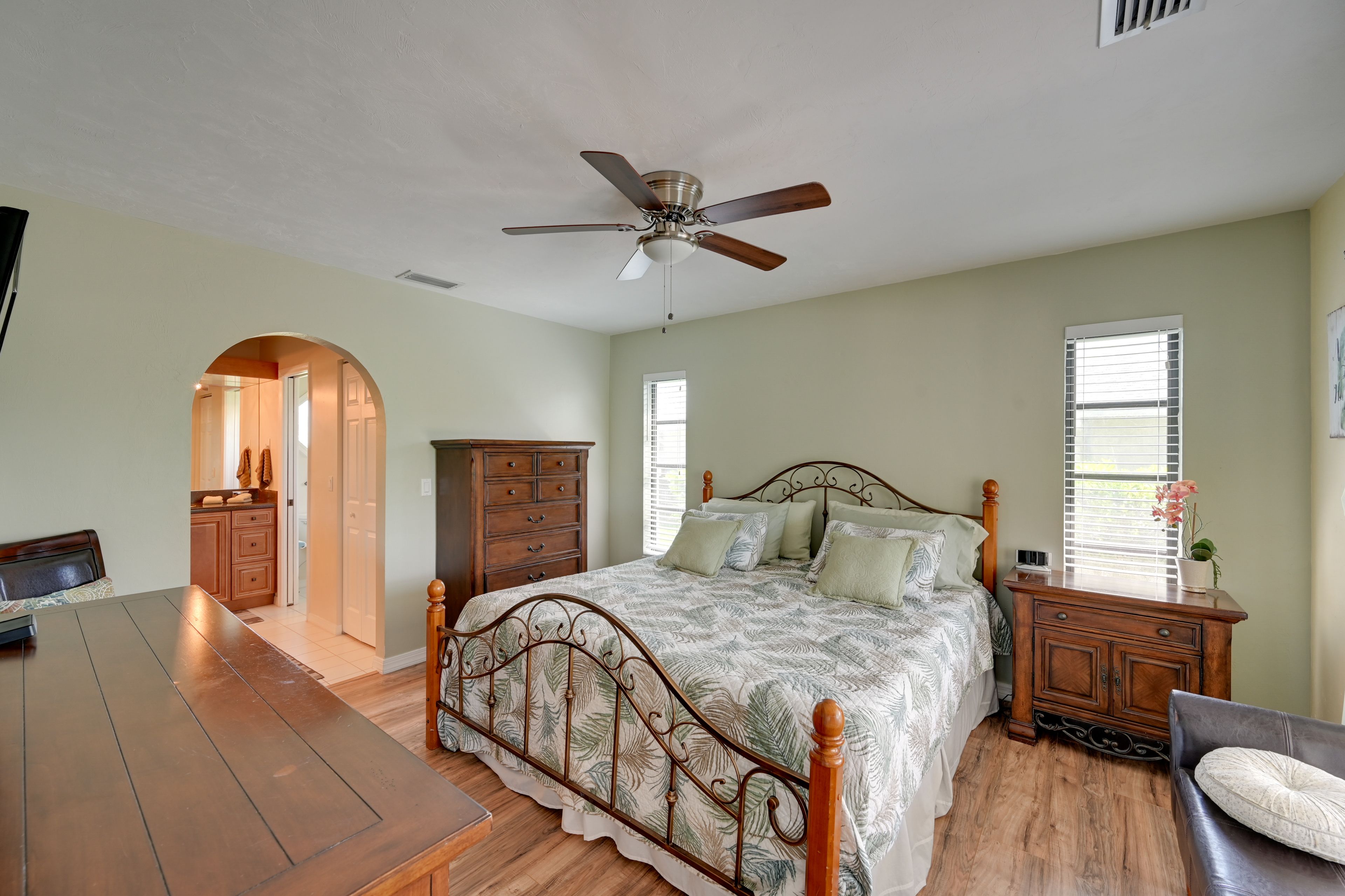 Bedroom 1 | King Bed | En-Suite Bathroom