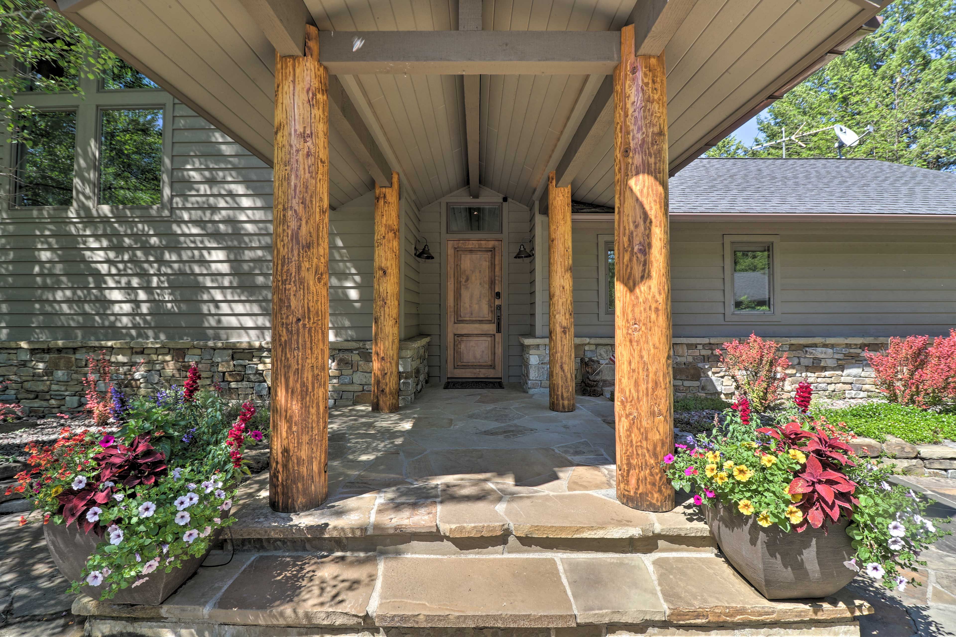 Property Exterior | Front Entrance