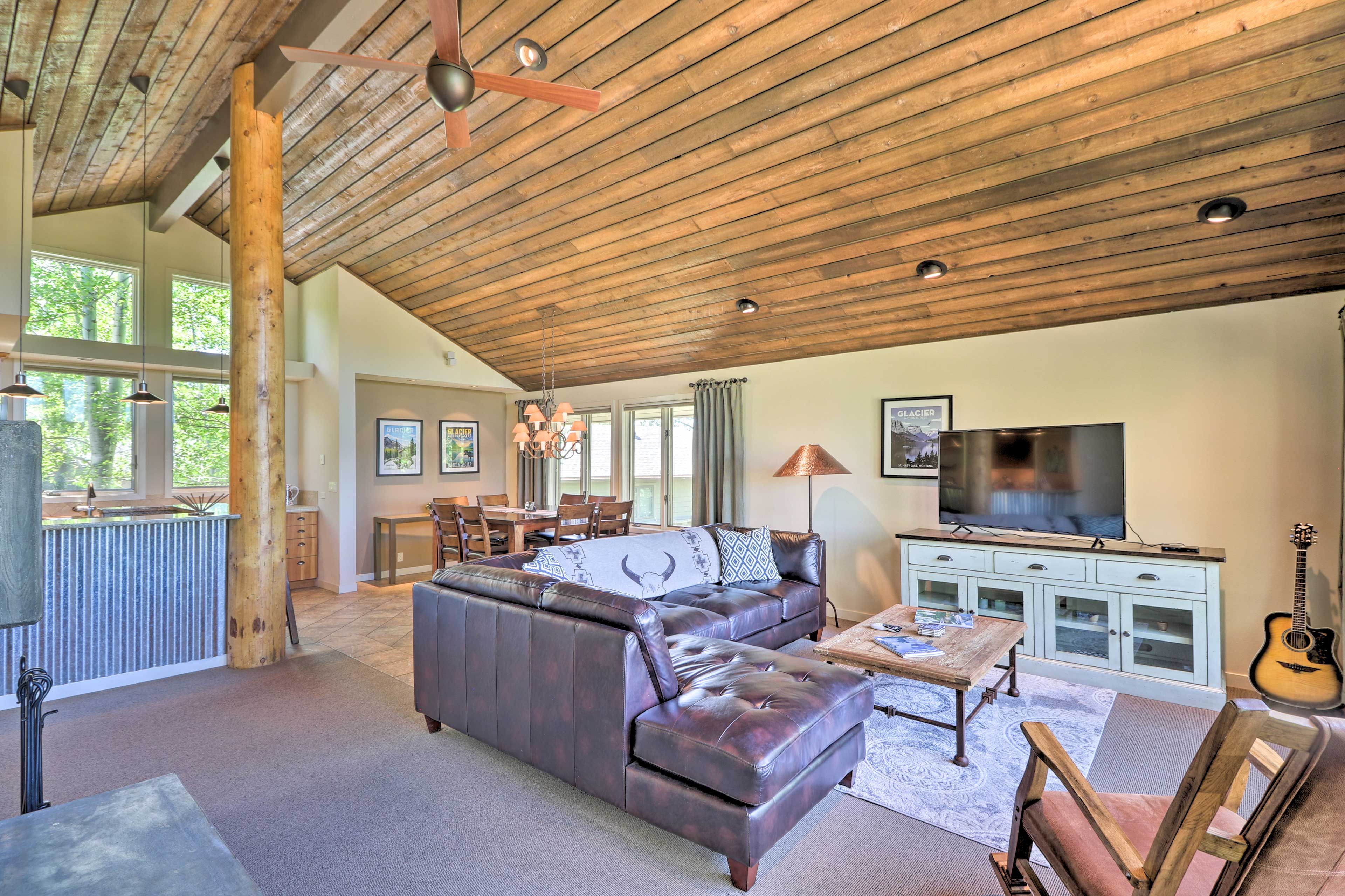 Living Area | Open Layout | Dining Table | TV | Free WiFi