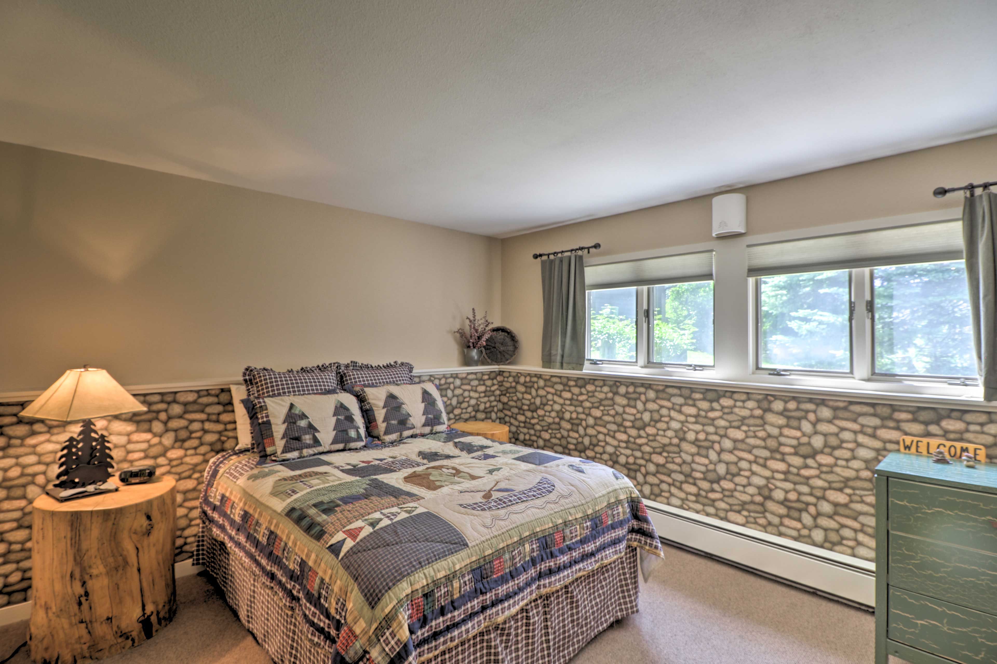 Bedroom 2 | Queen Bed