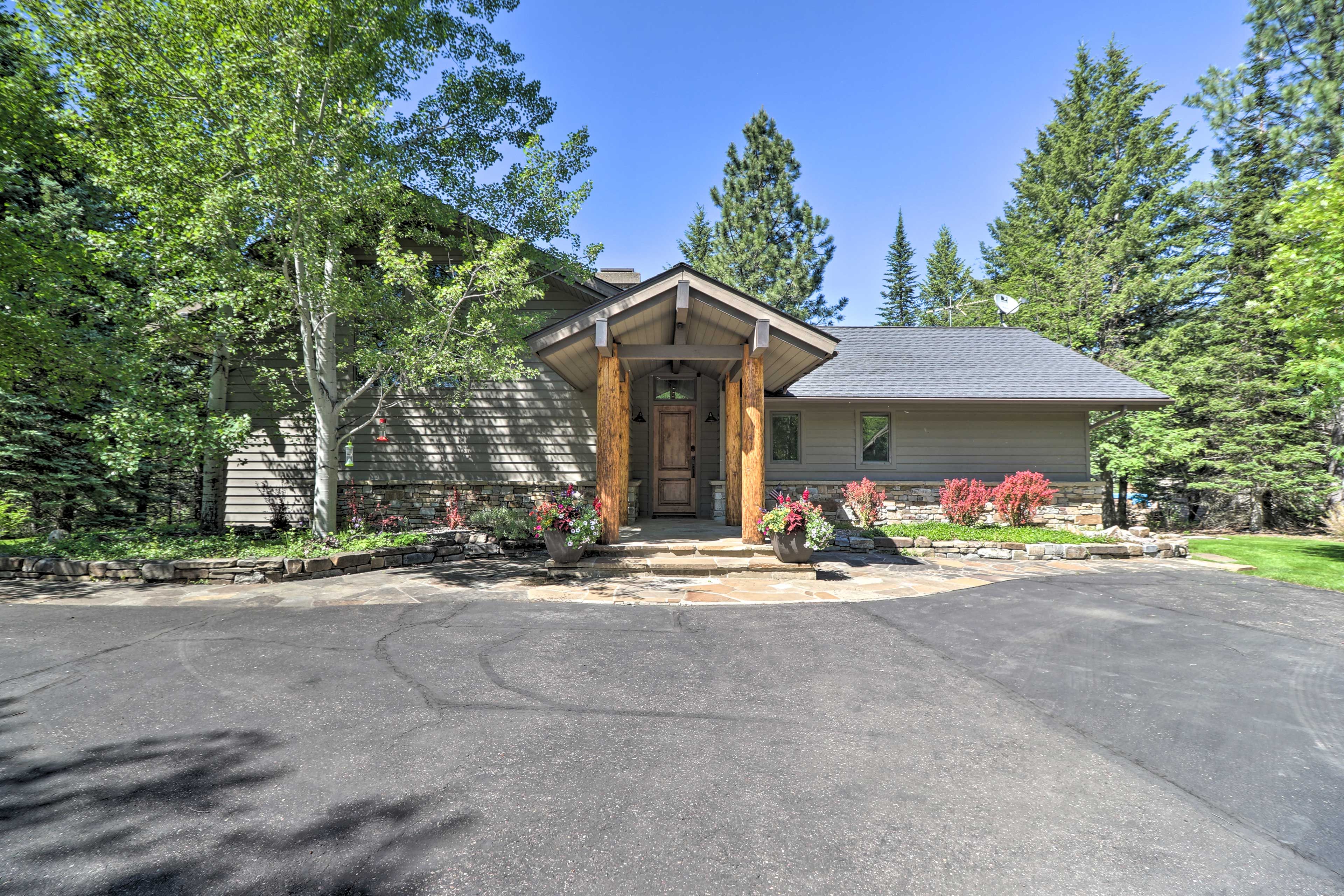Property Exterior | Driveway Parking