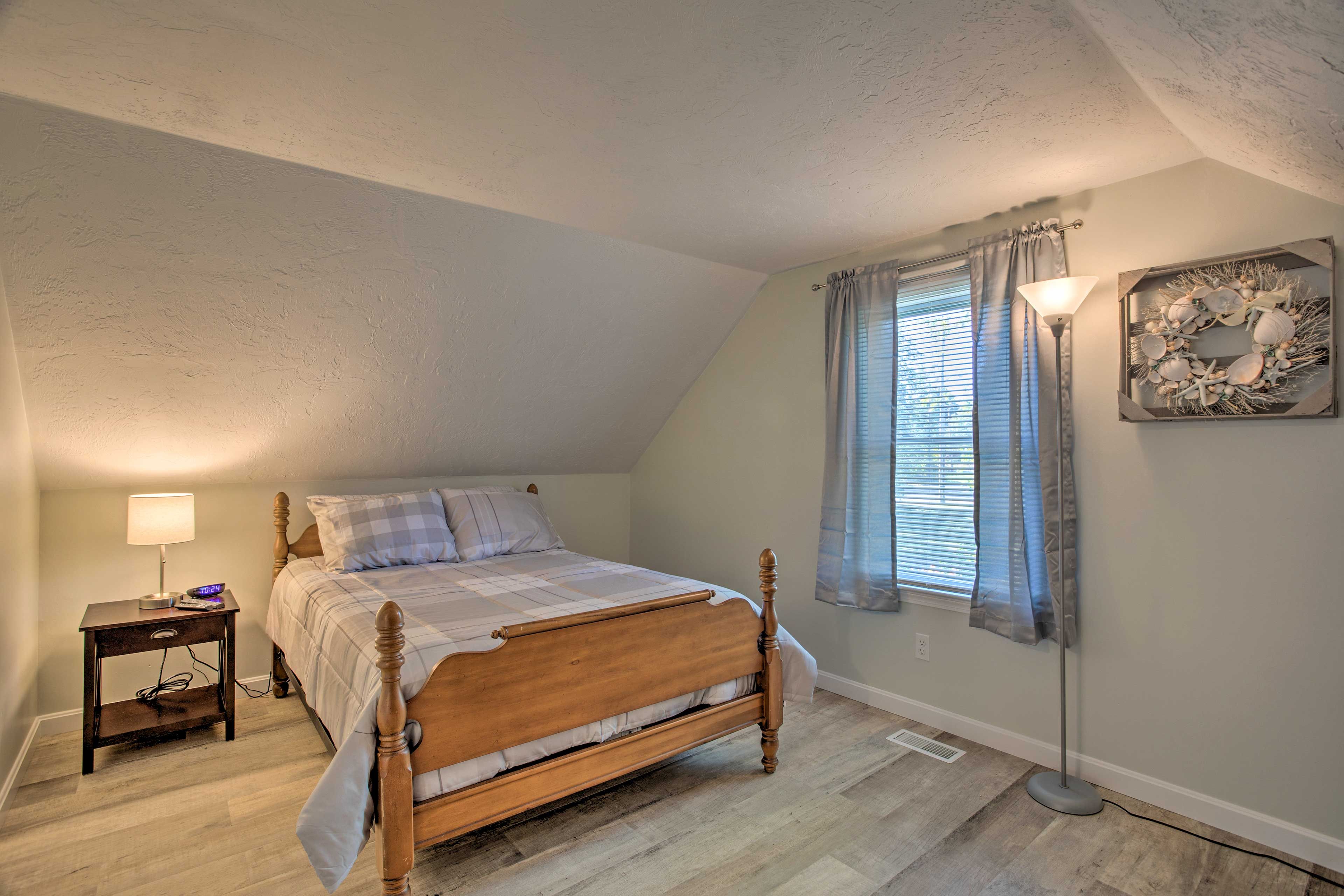 Bedroom 1 | Full Bed | Linens Provided