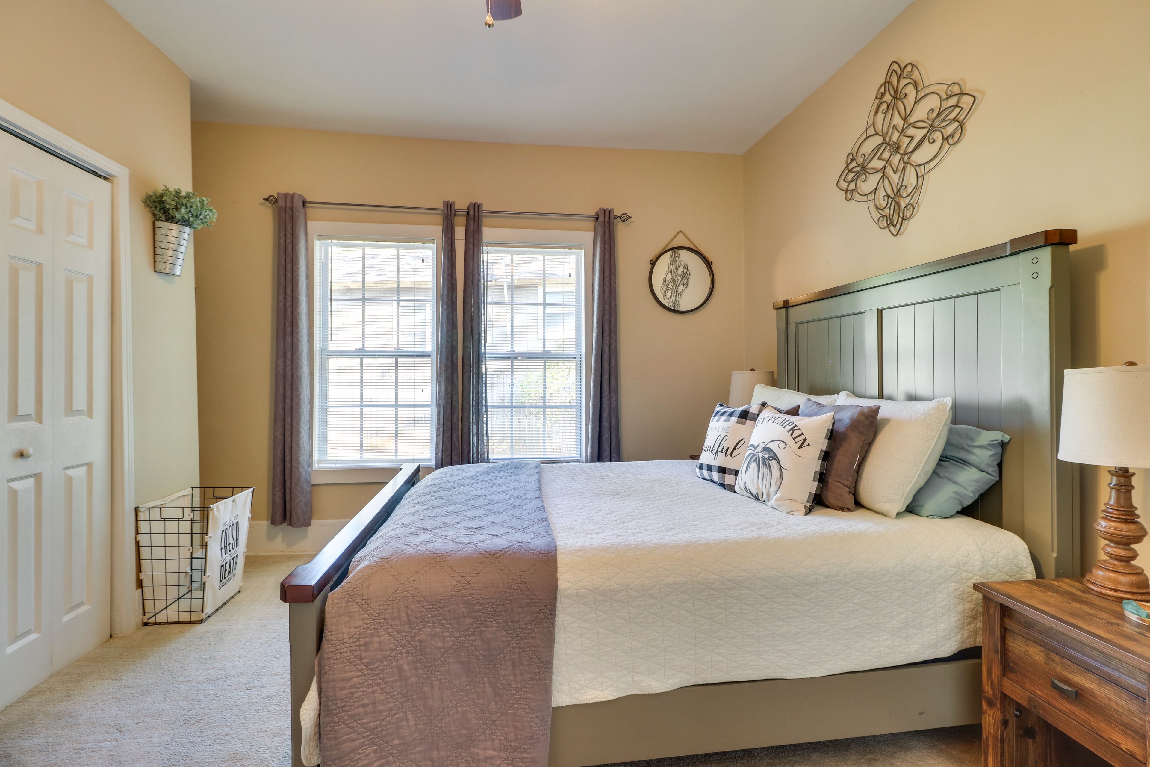 Bedroom 2 | Queen Bed