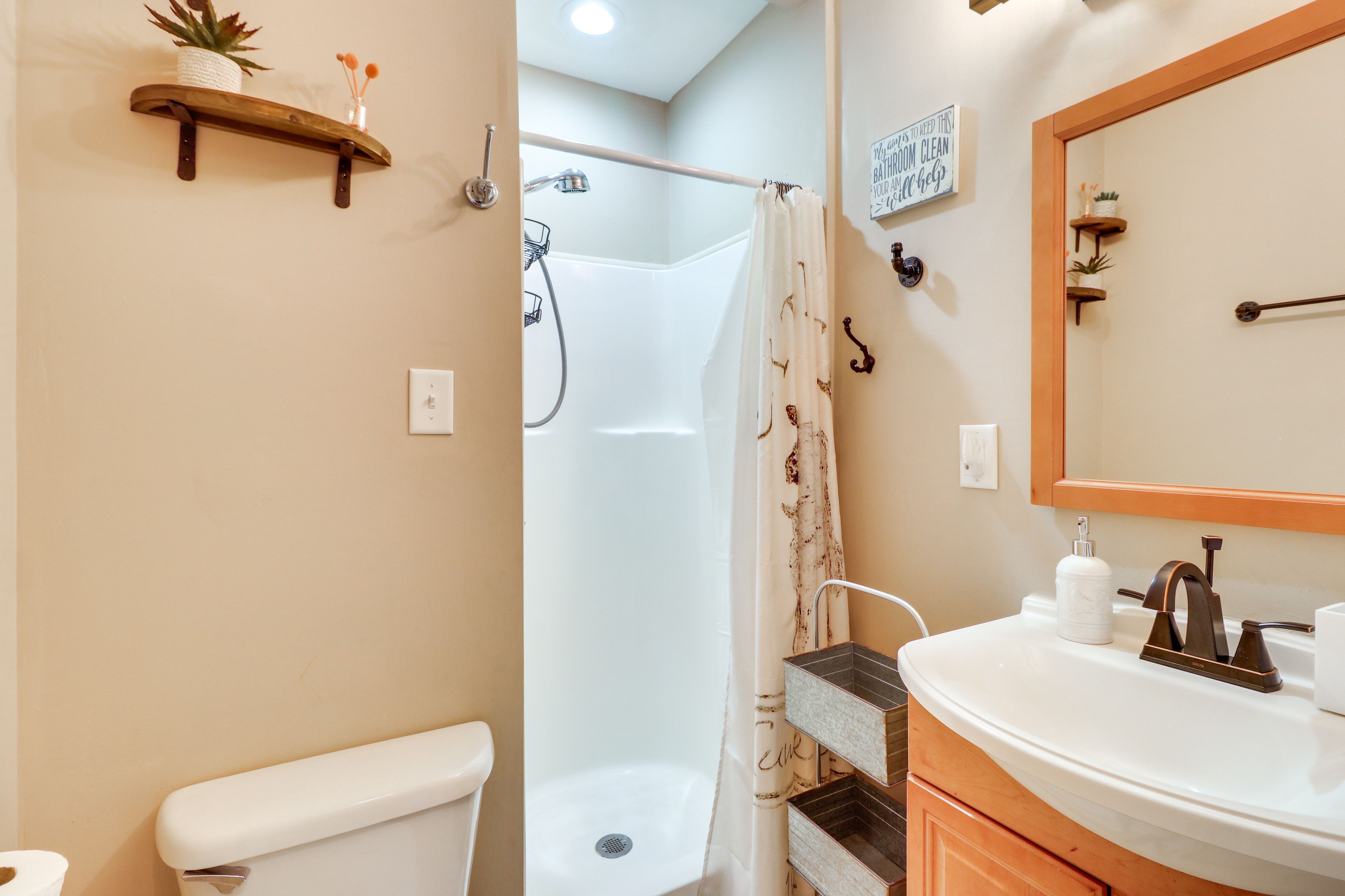 Full Bathroom | Complimentary Toiletries | Hair Dryer