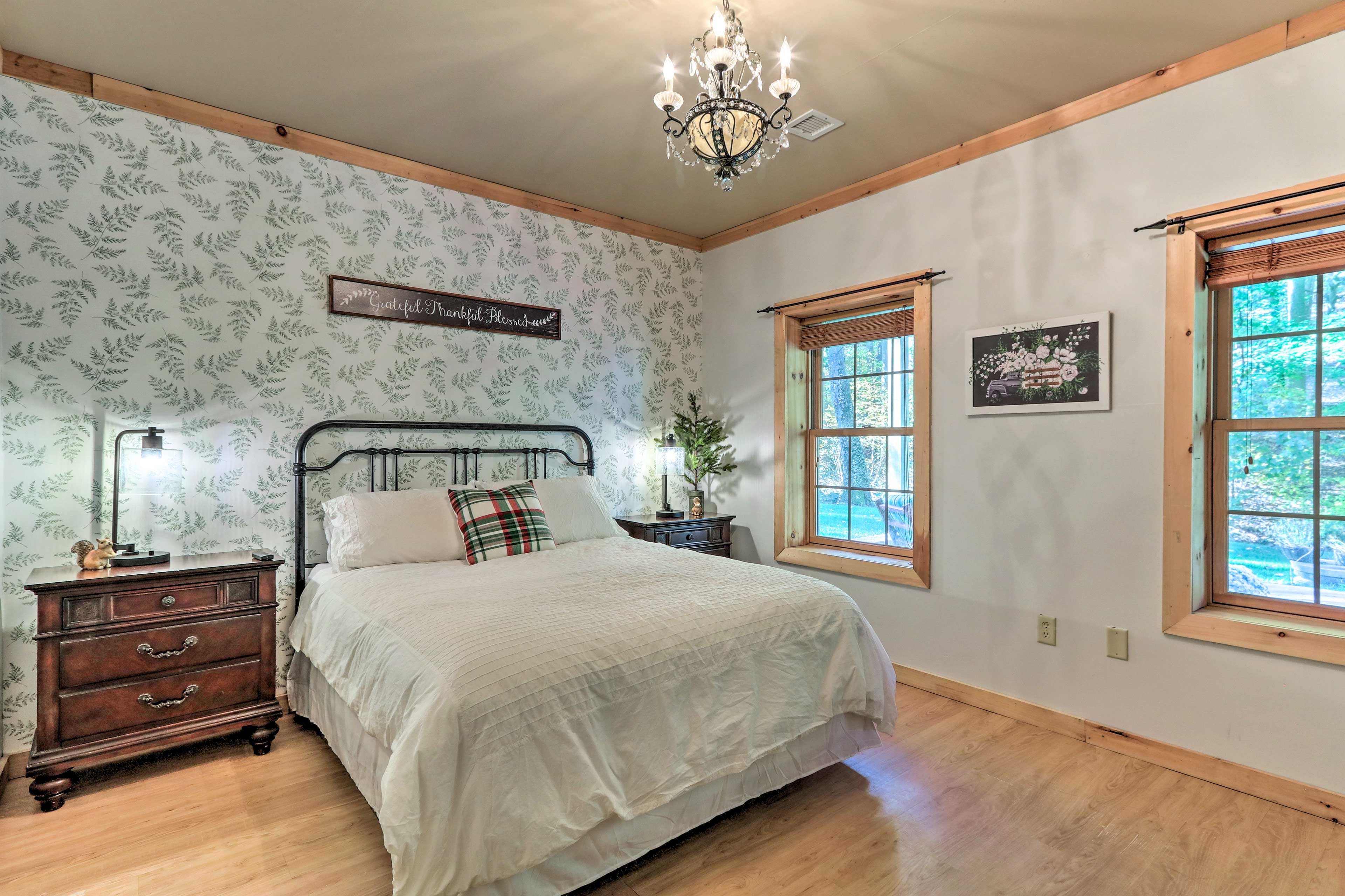 Bedroom 2 | Queen Bed