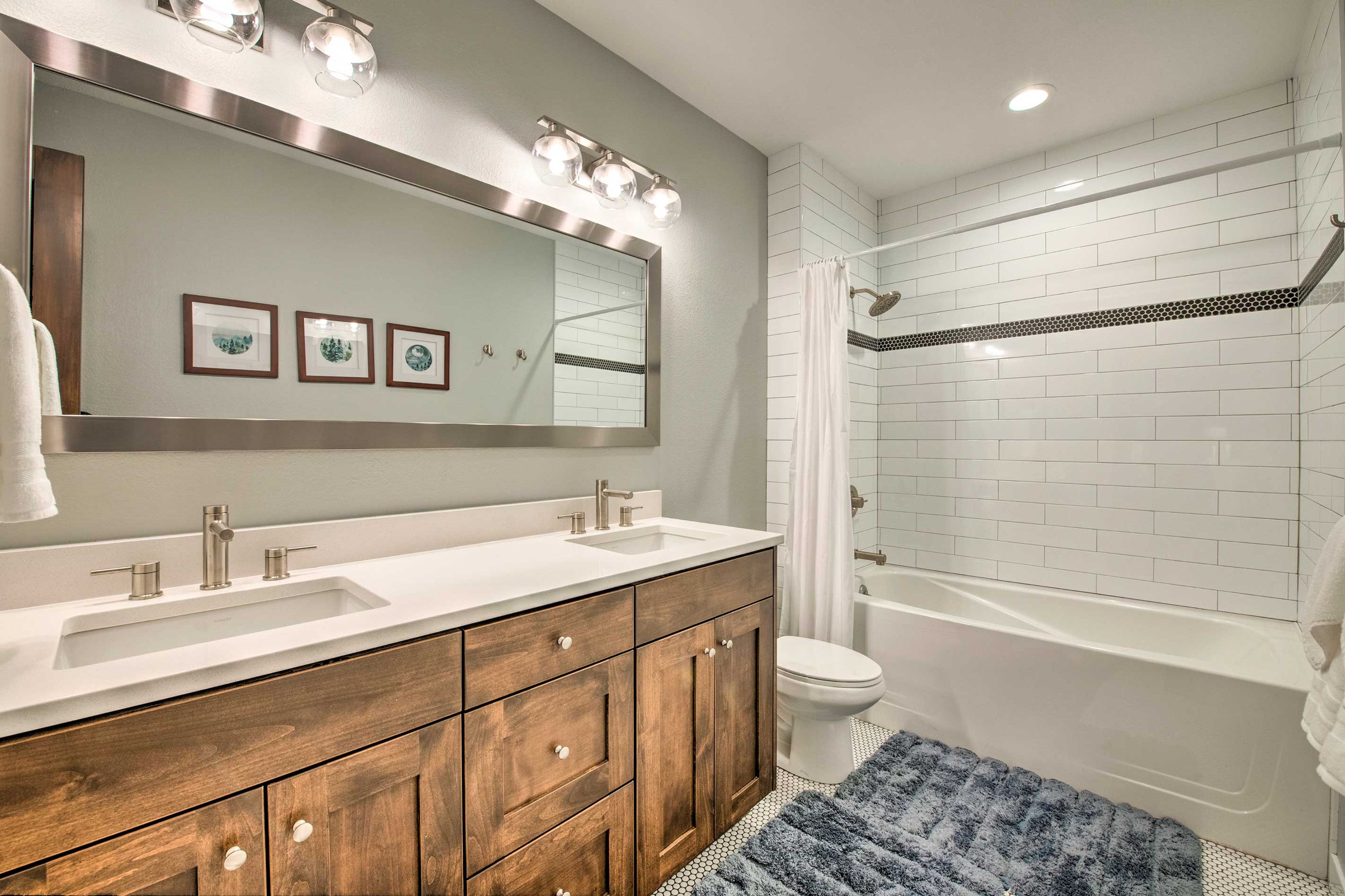 Full Bathroom | Towels & Linens Provided