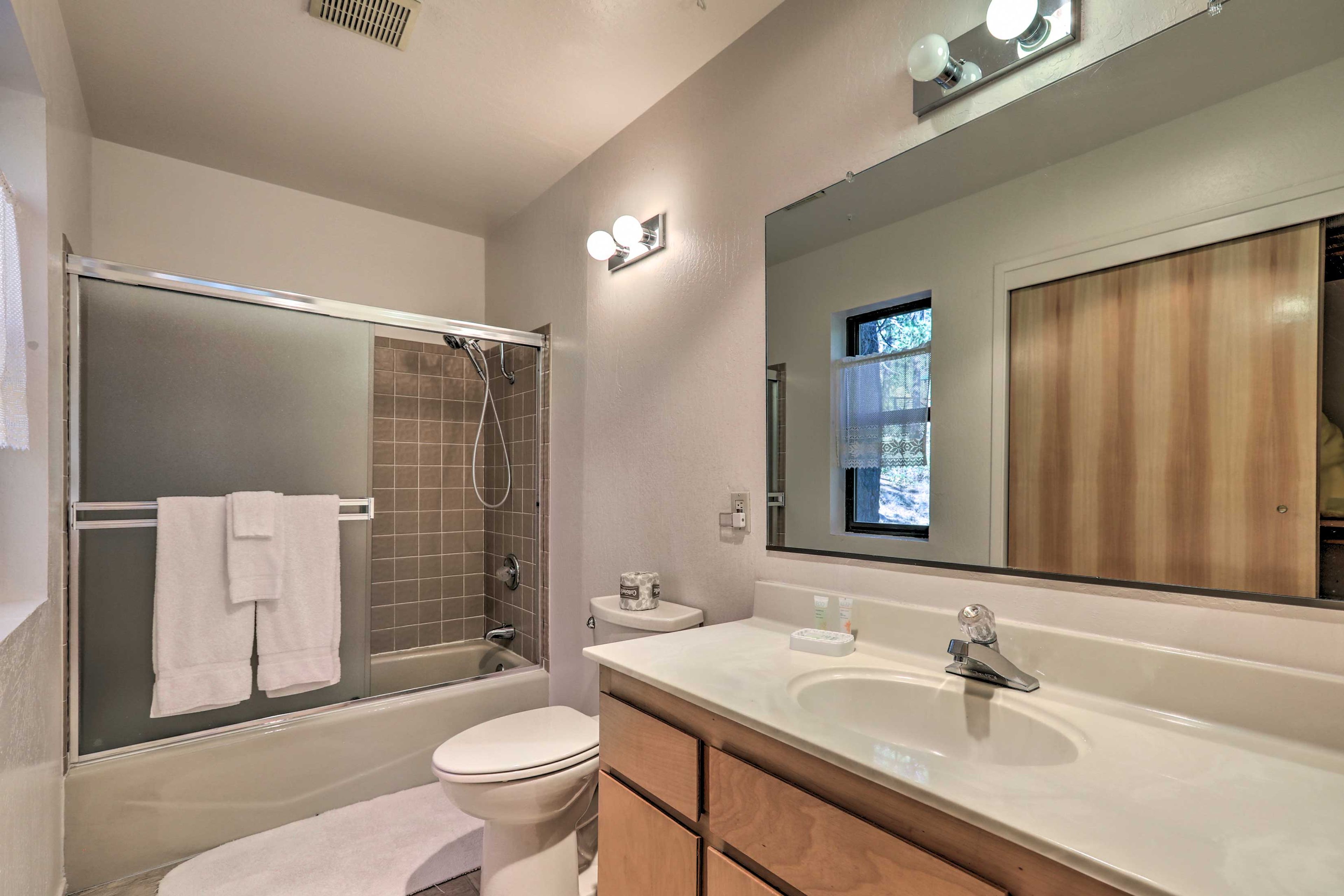Full Bathroom | Upper Level