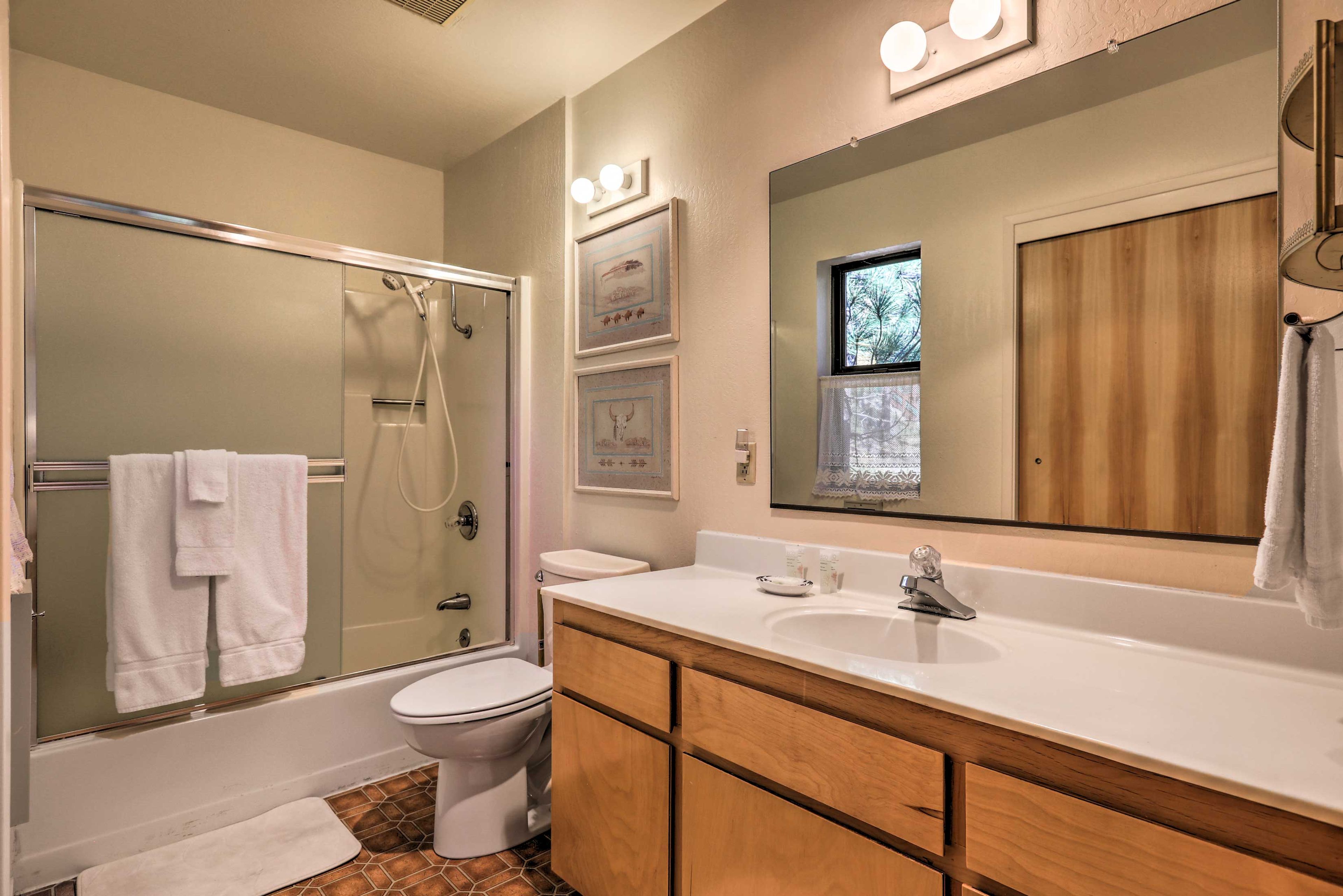 Full Bathroom | Upper Level | Complimentary Toiletries