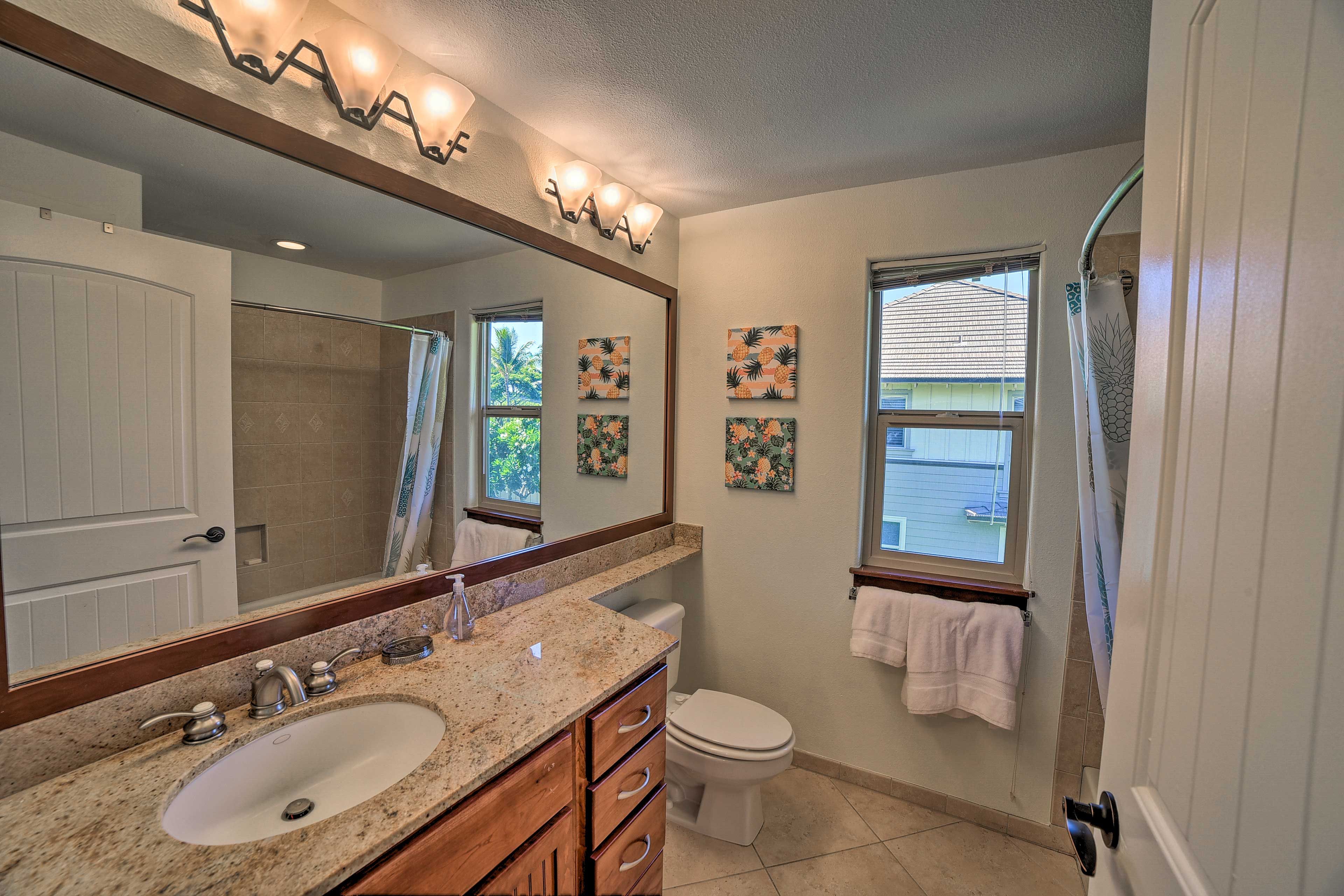 Full Bathroom | Towels Provided