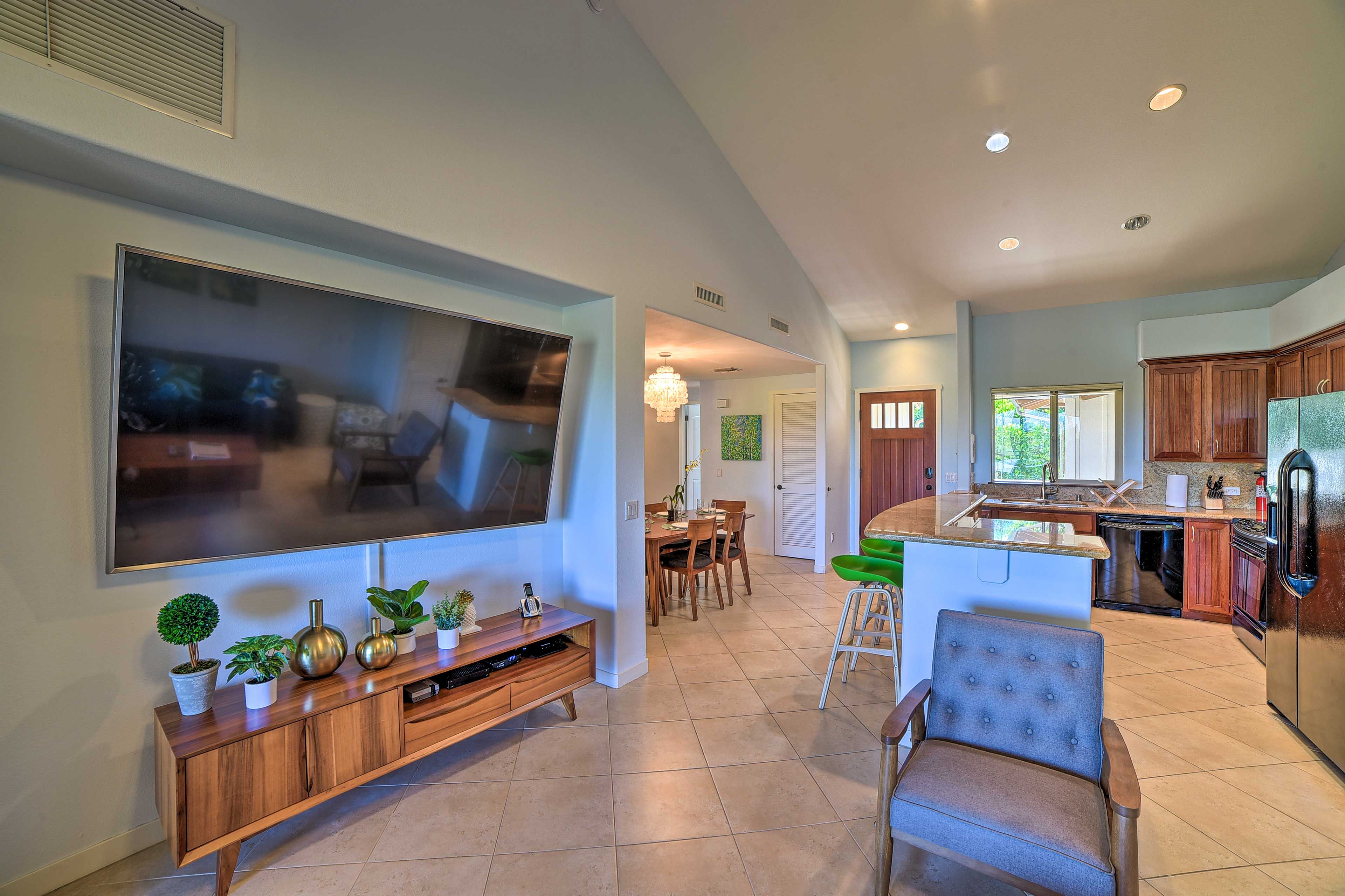 Living Room | Smart TV | A/C