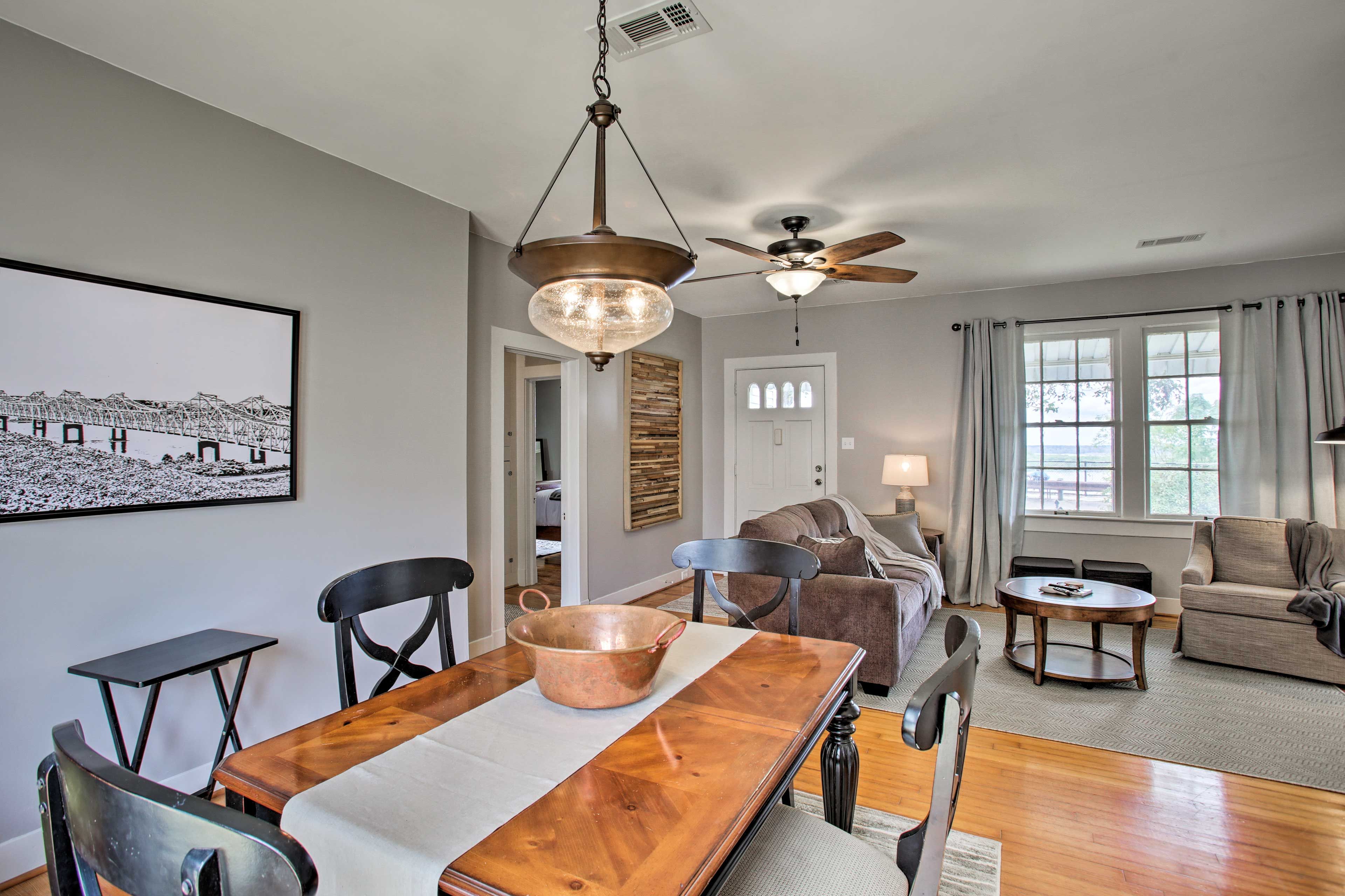 Dining Area | Dishes & Flatware Provided