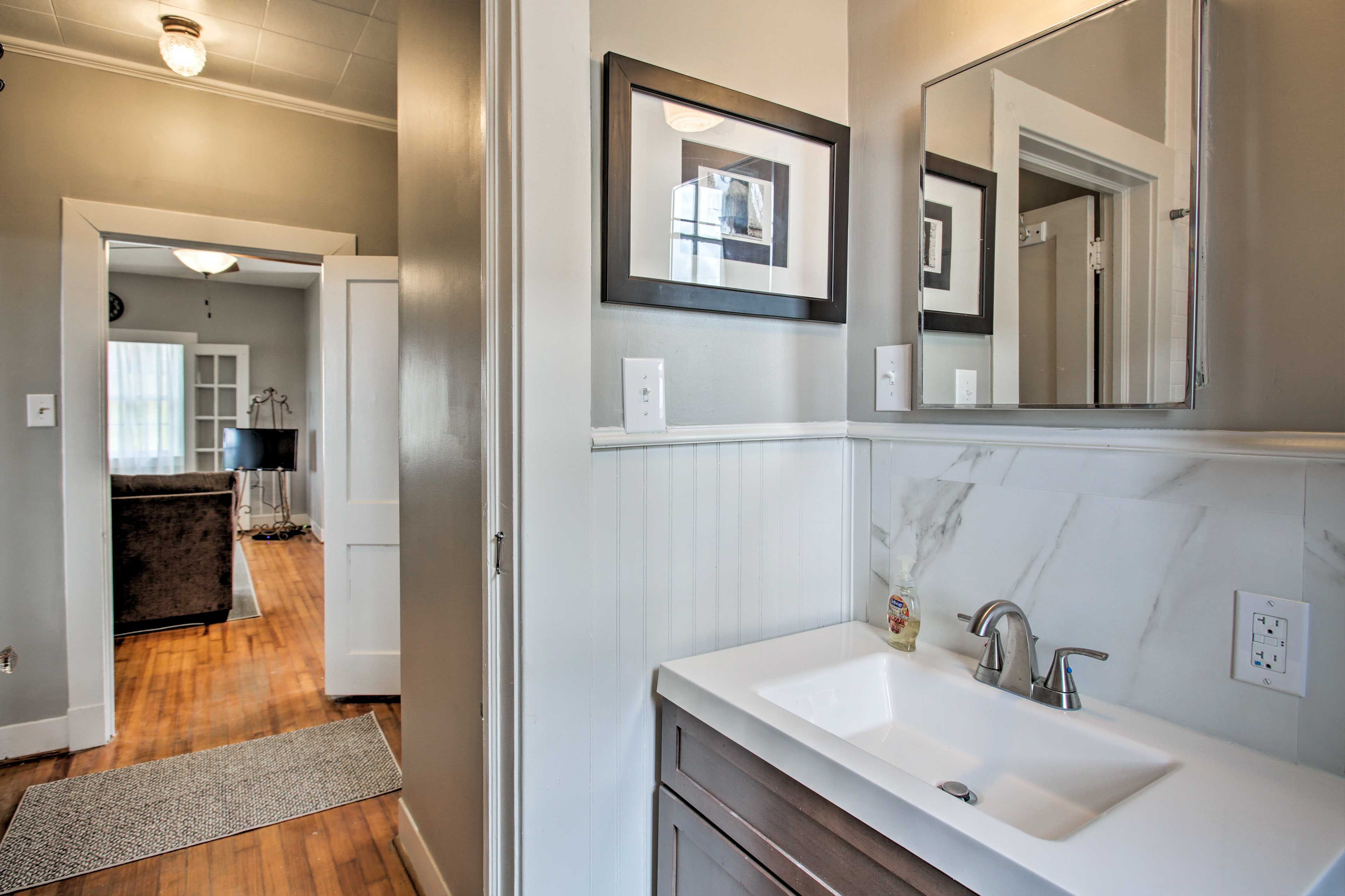 Full Bathroom | Towels & Linens Provided