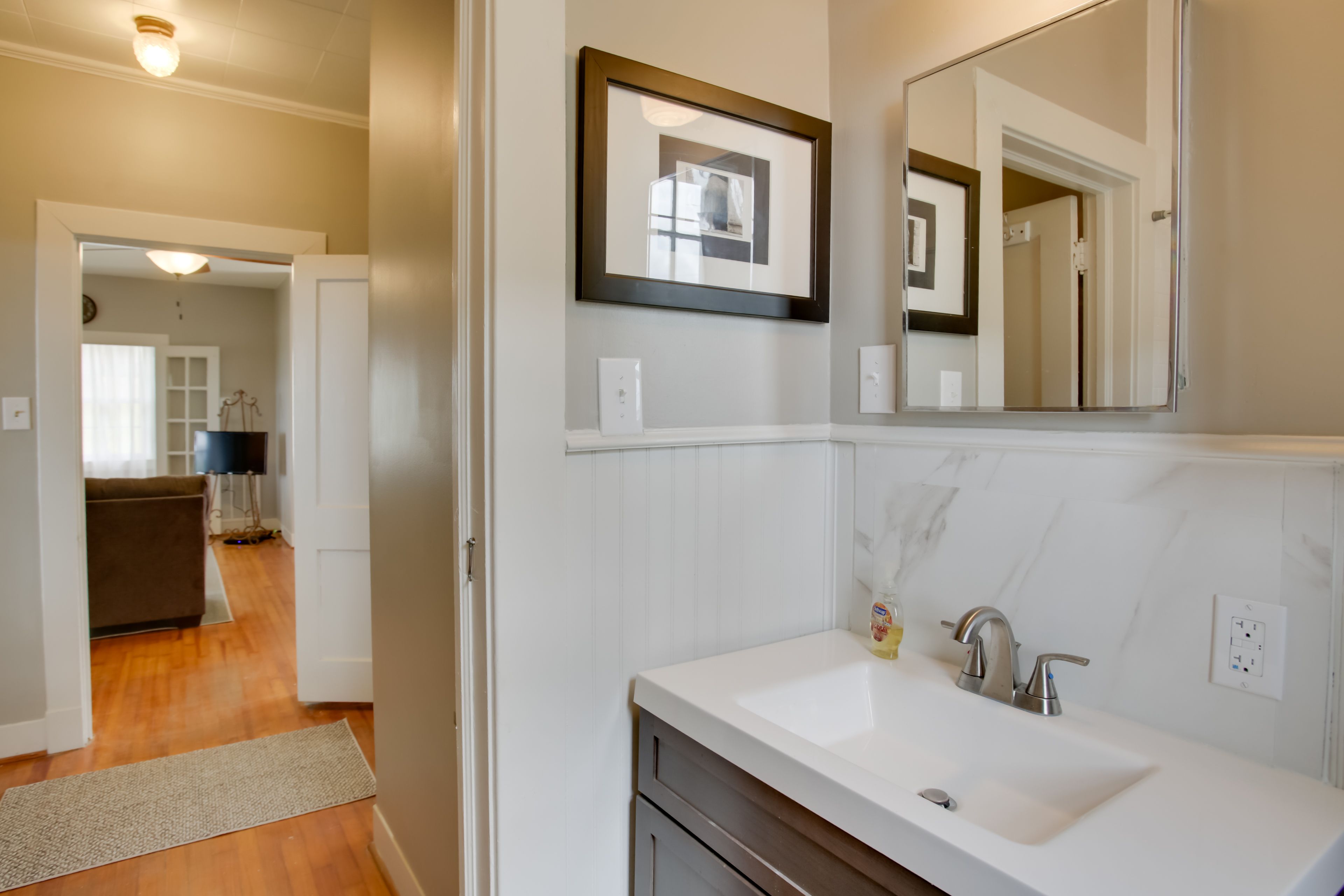 Full Bathroom | Towels & Linens Provided