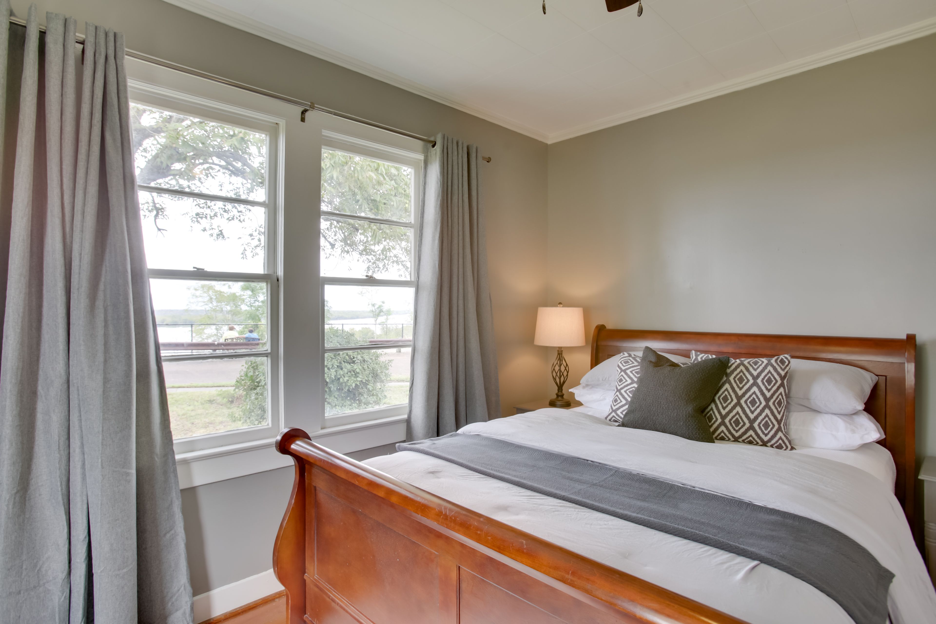 Bedroom 2 | Queen Bed