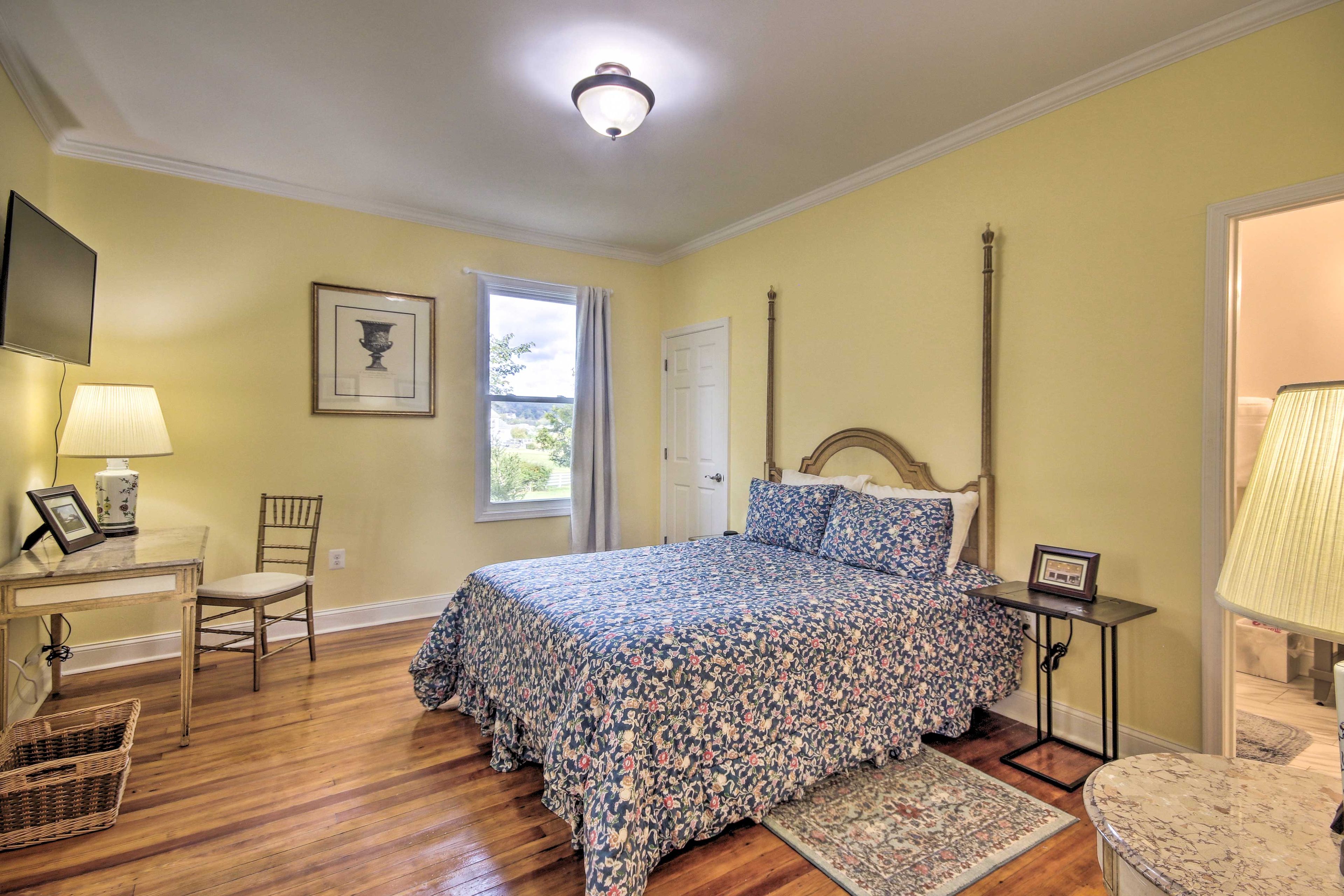 Bedroom 6 | Queen Bed