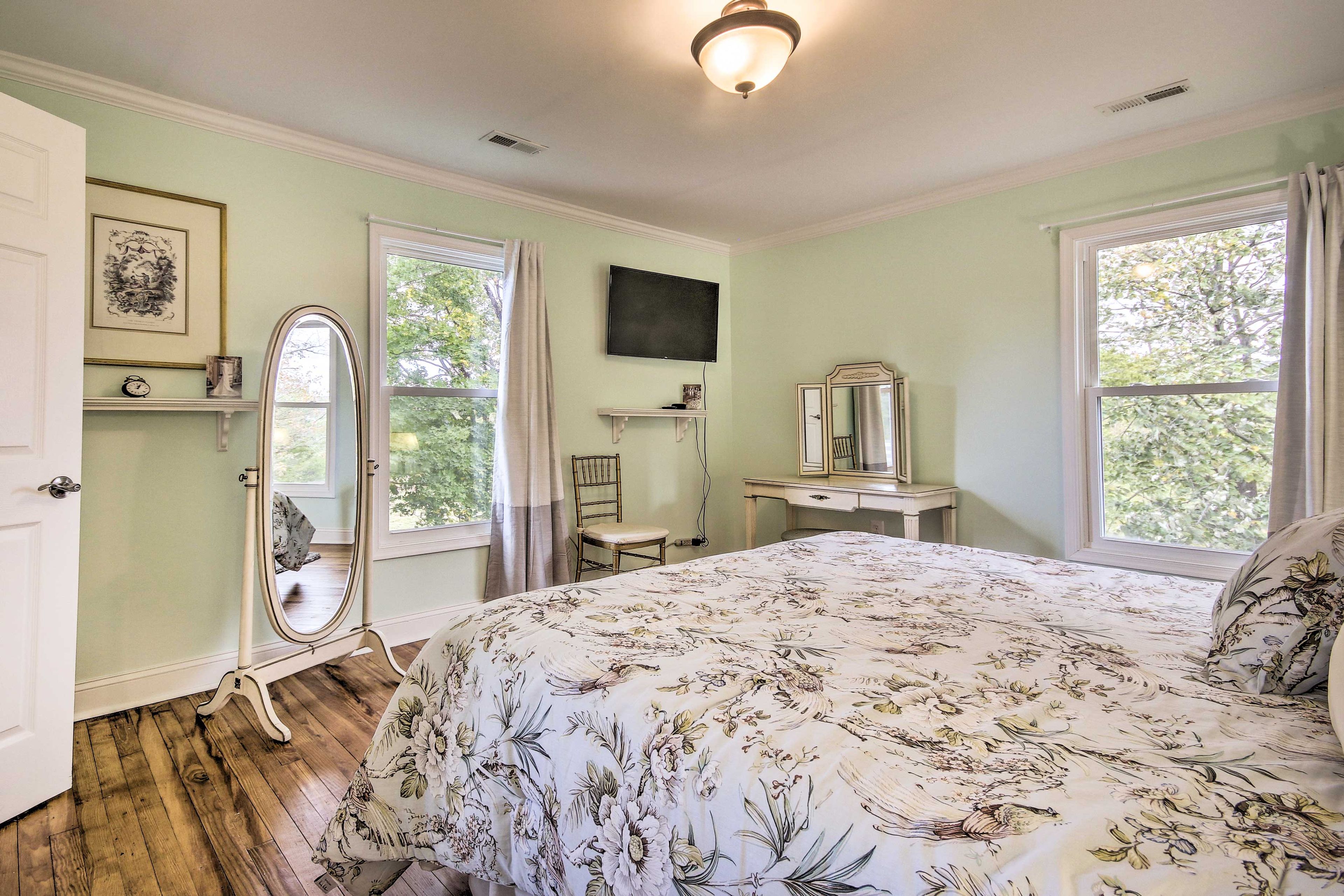 Bedroom 1 | Smart TV