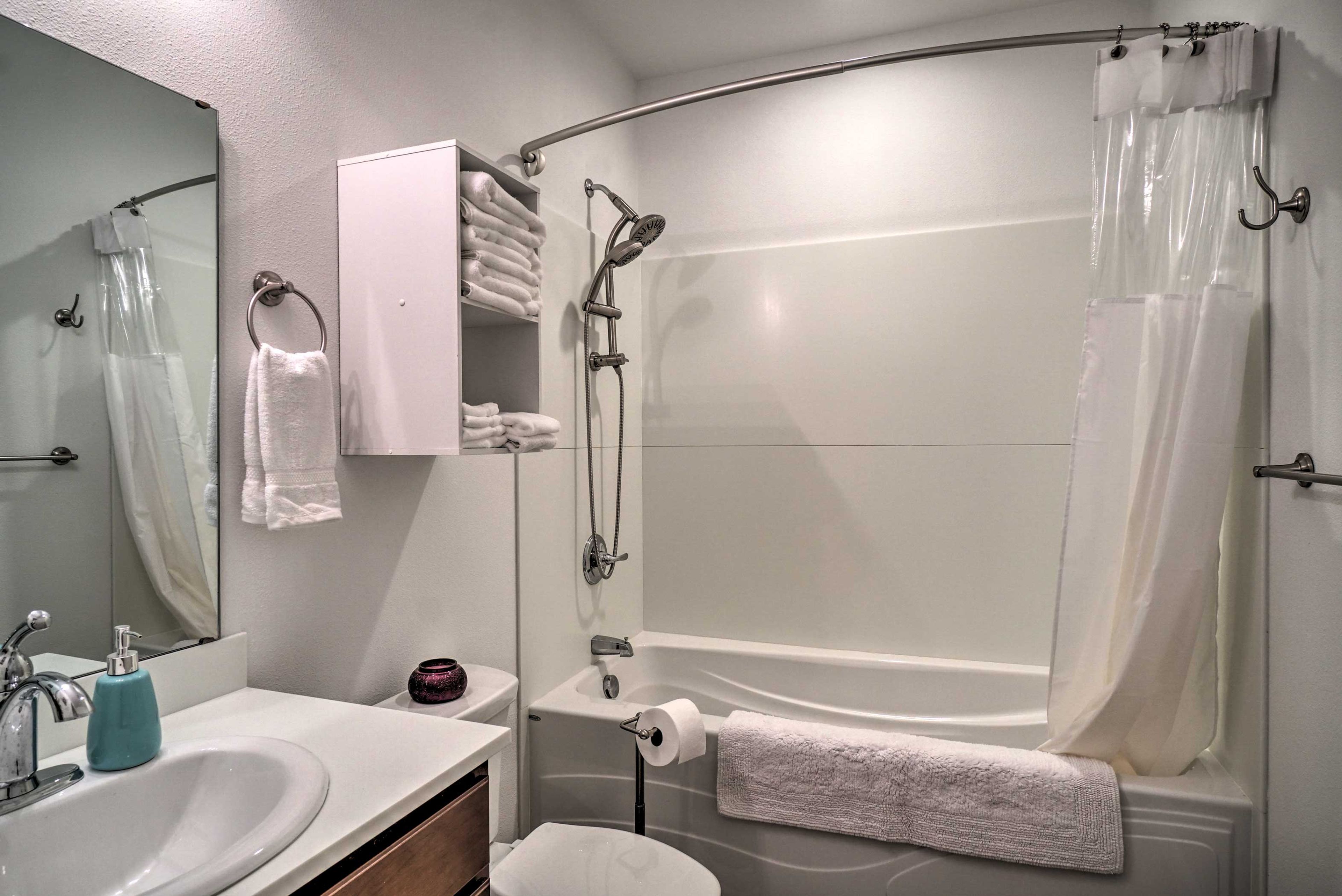 The en-bathroom has a shower/tub combo.