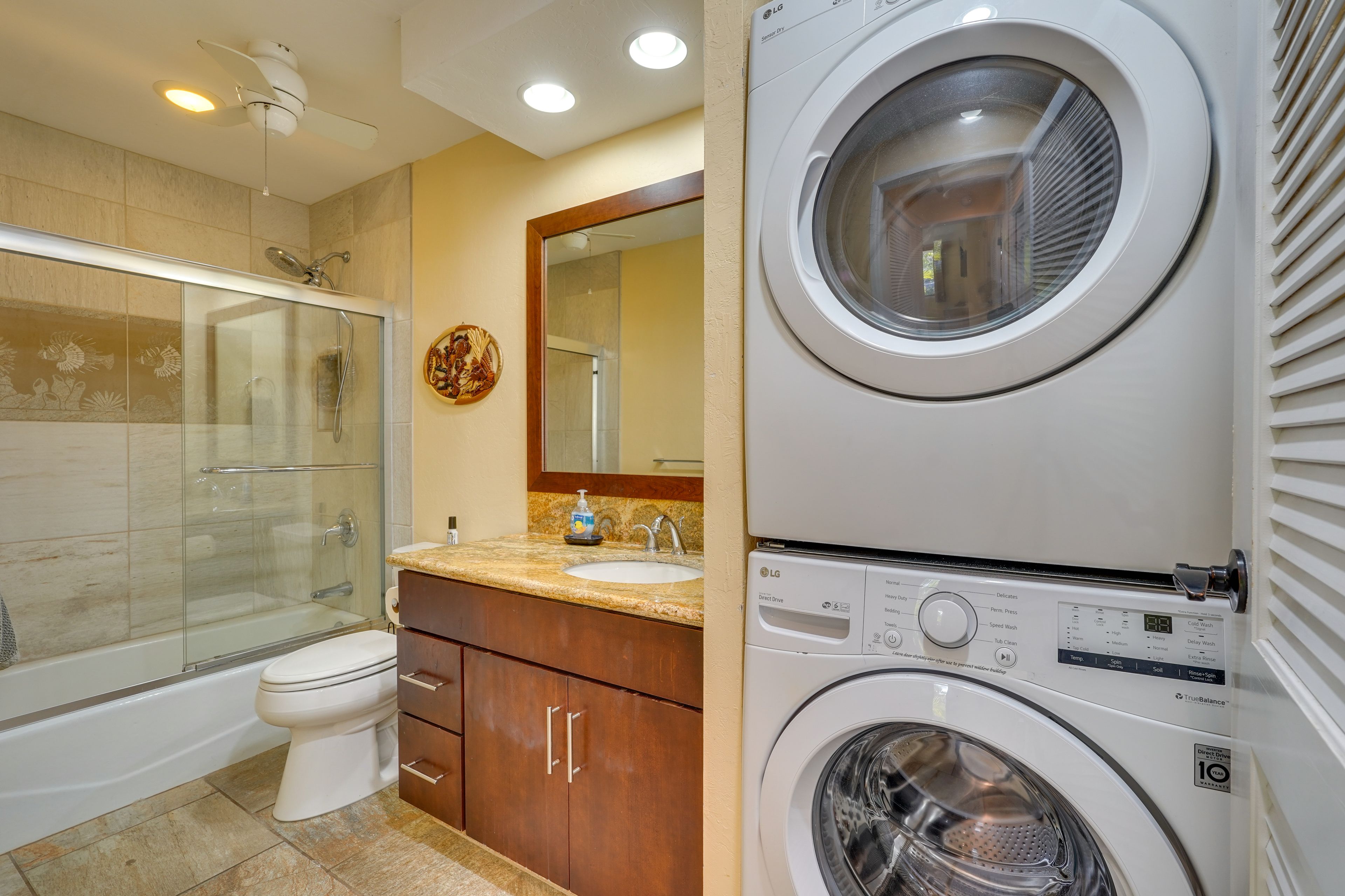 Full Bathroom | Complimentary Toiletries | Washer & Dryer