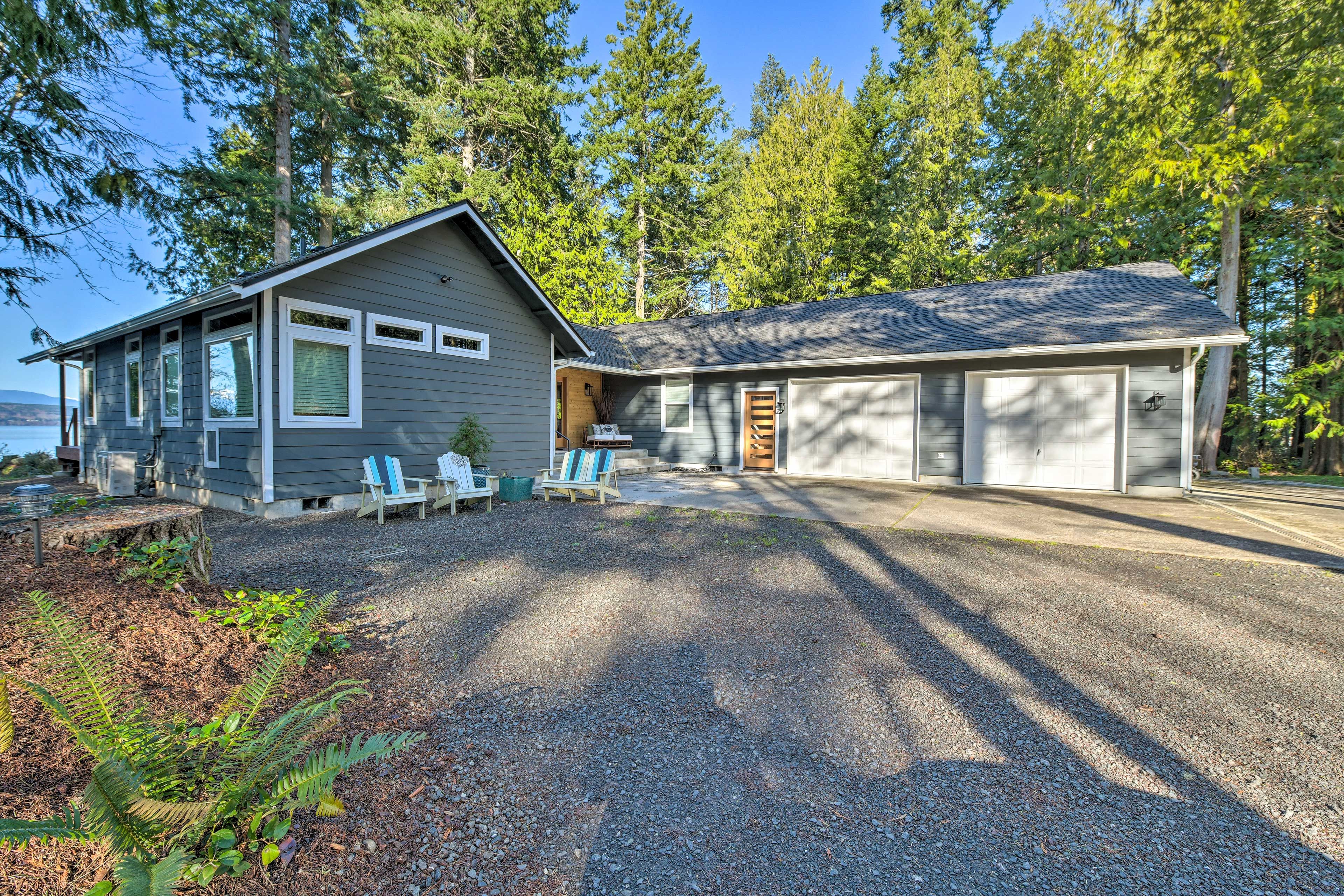 Parking | Gravel Driveway (10 Vehicles)
