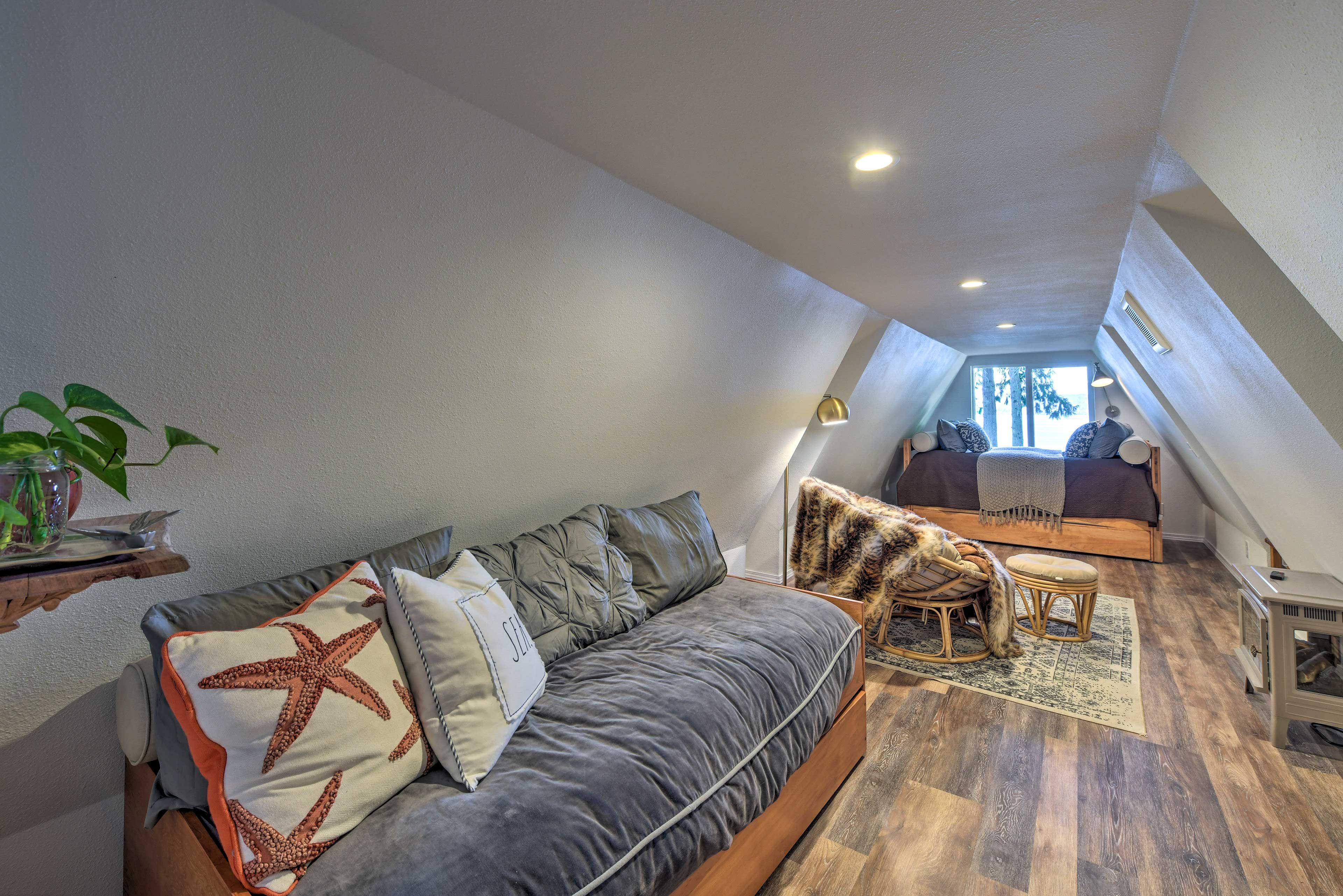 Bedroom 4 | 2 Twin Daybeds w/ Twin Trundles