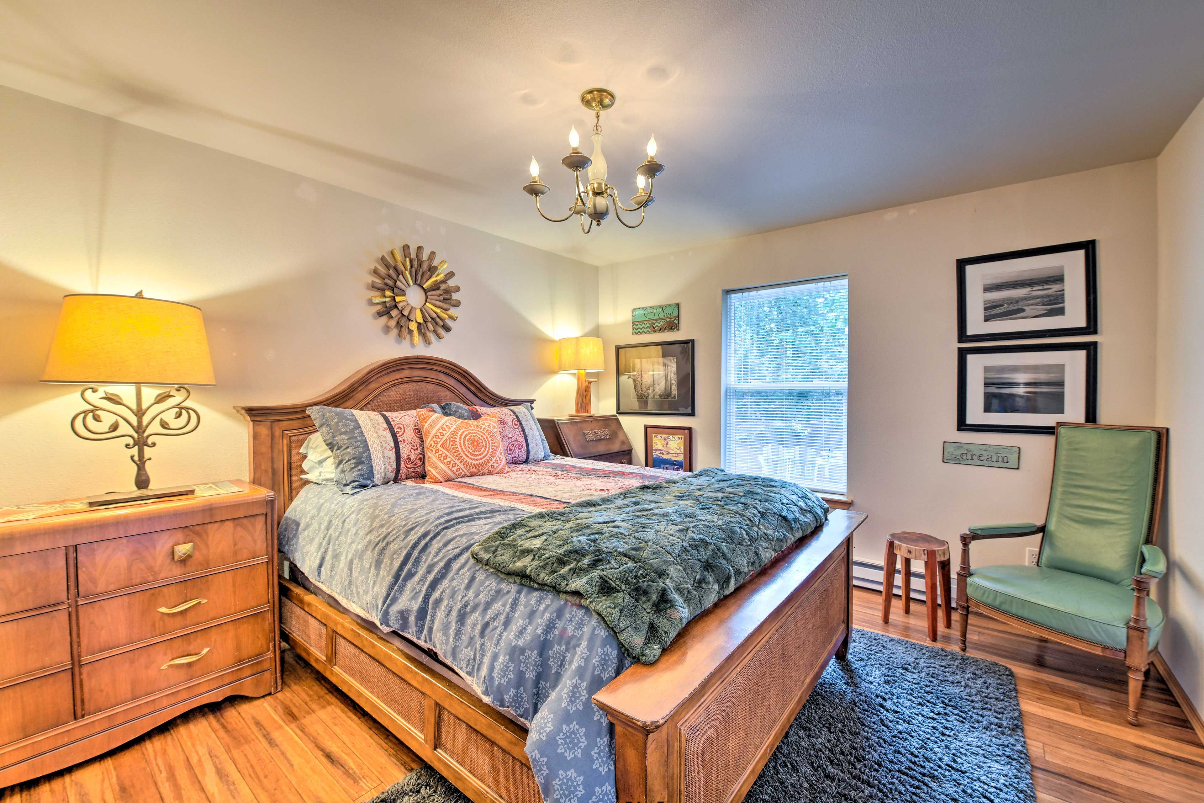 Bedroom 2 | Queen Bed
