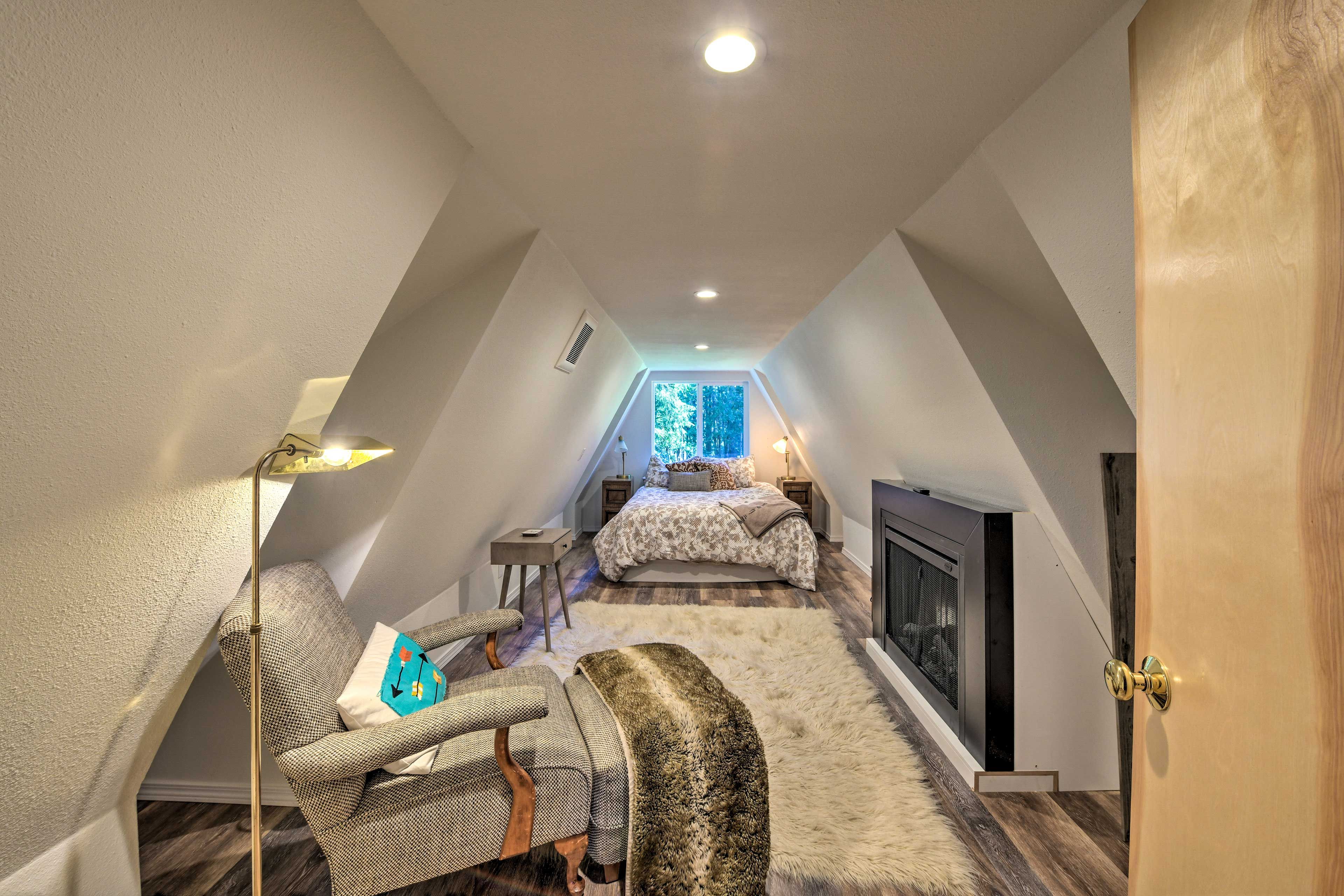 Bedroom 3 | Queen Bed | Fireplace