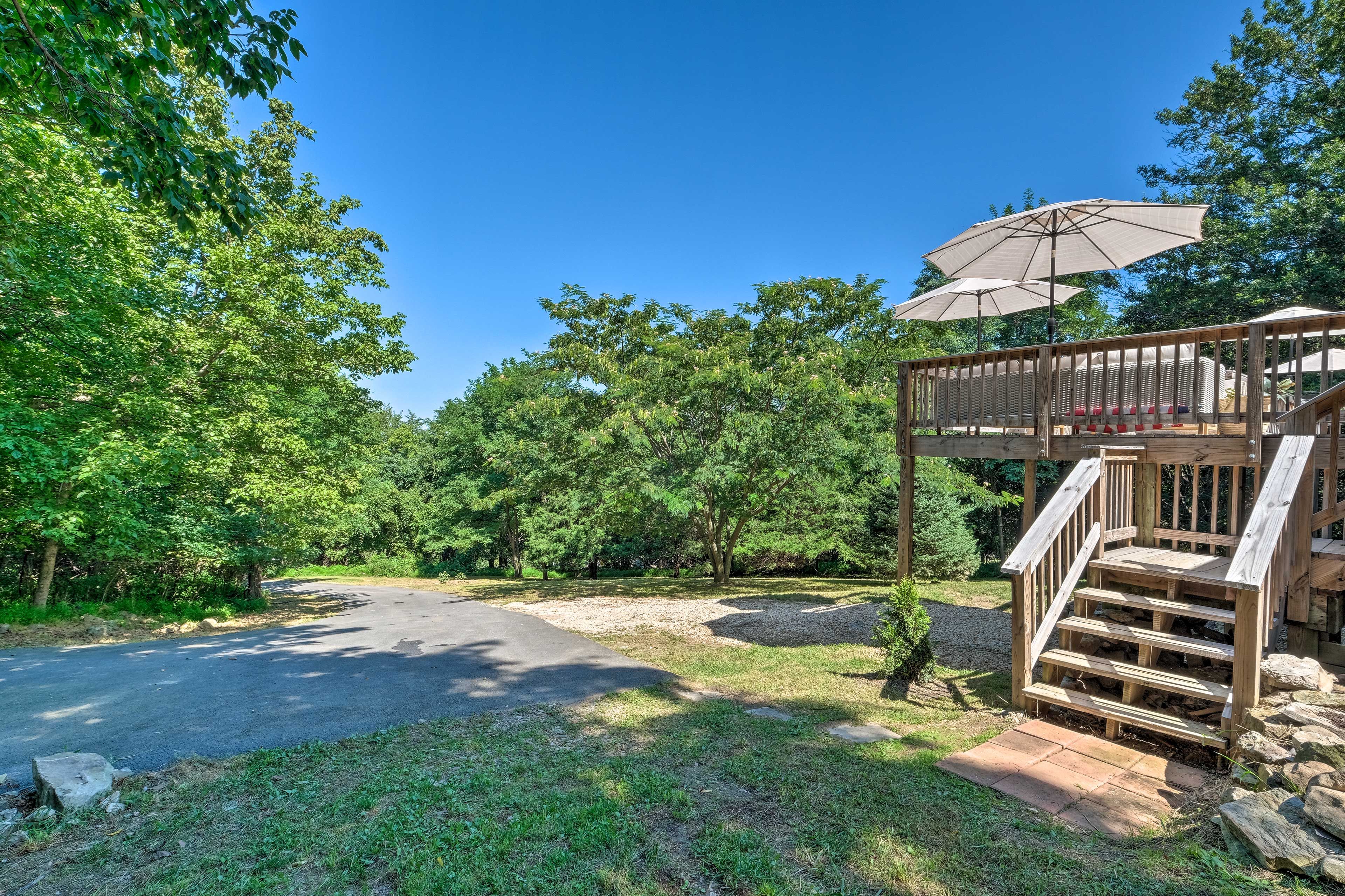 Property Exterior | Driveway Parking (5 Vehicles) | Garage Parking (1 Vehicle)
