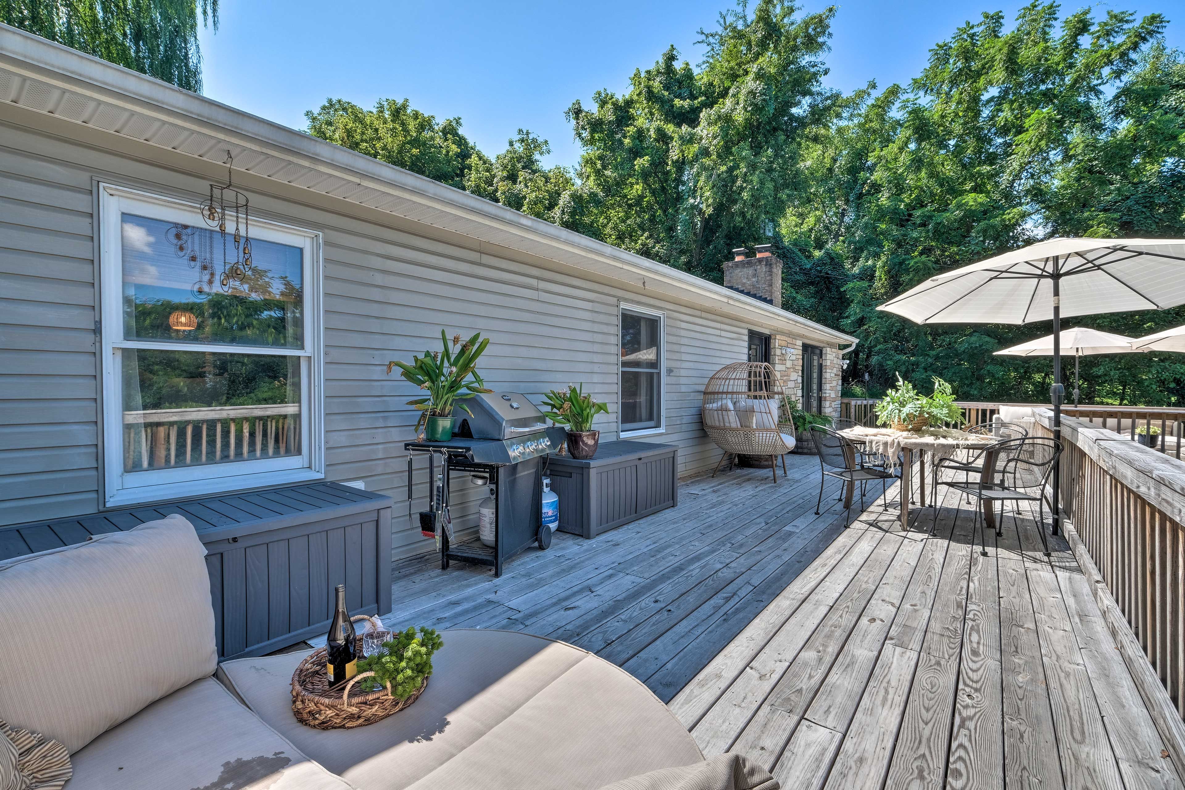 Furnished Deck