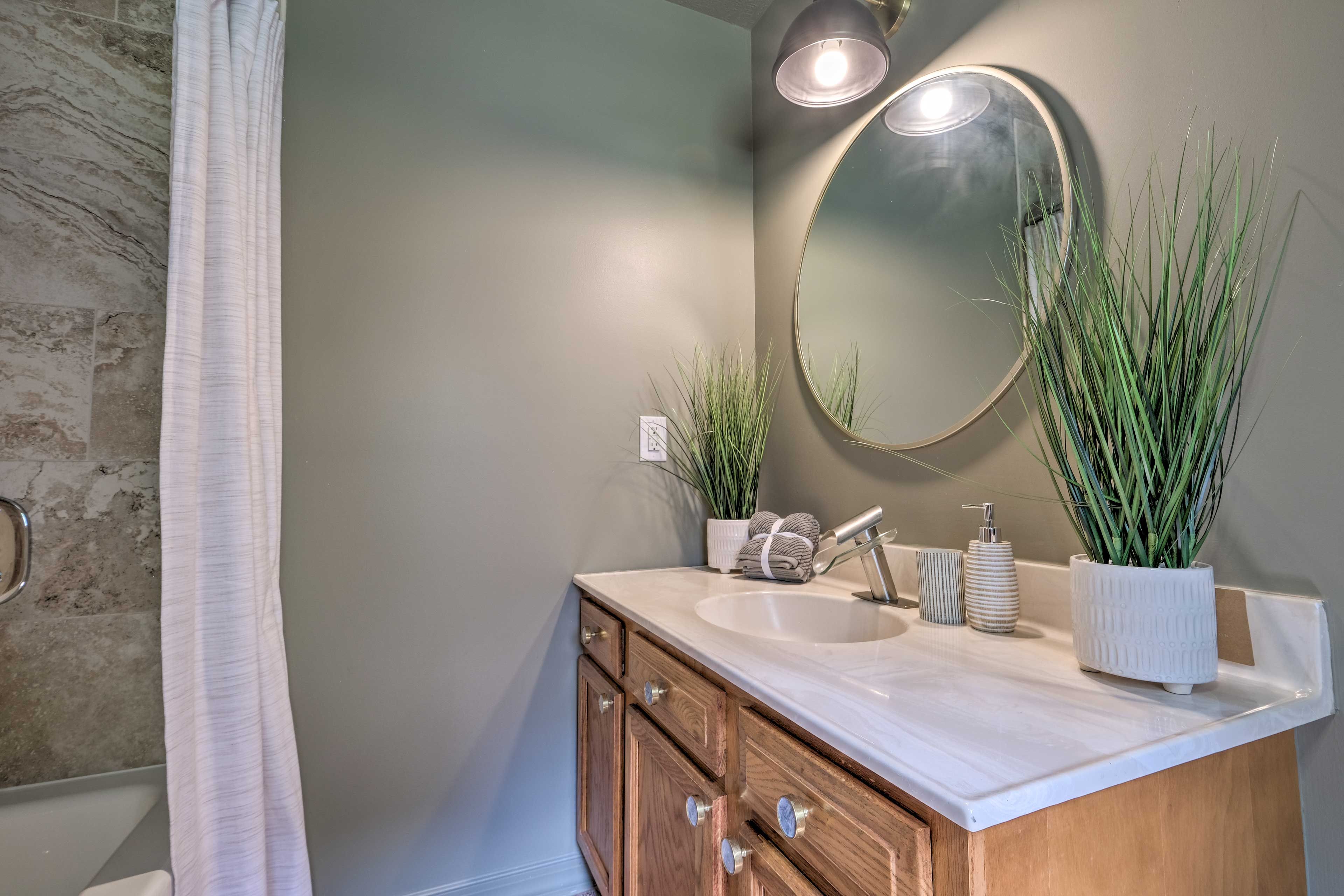 Bathroom | Shower/Tub Combo