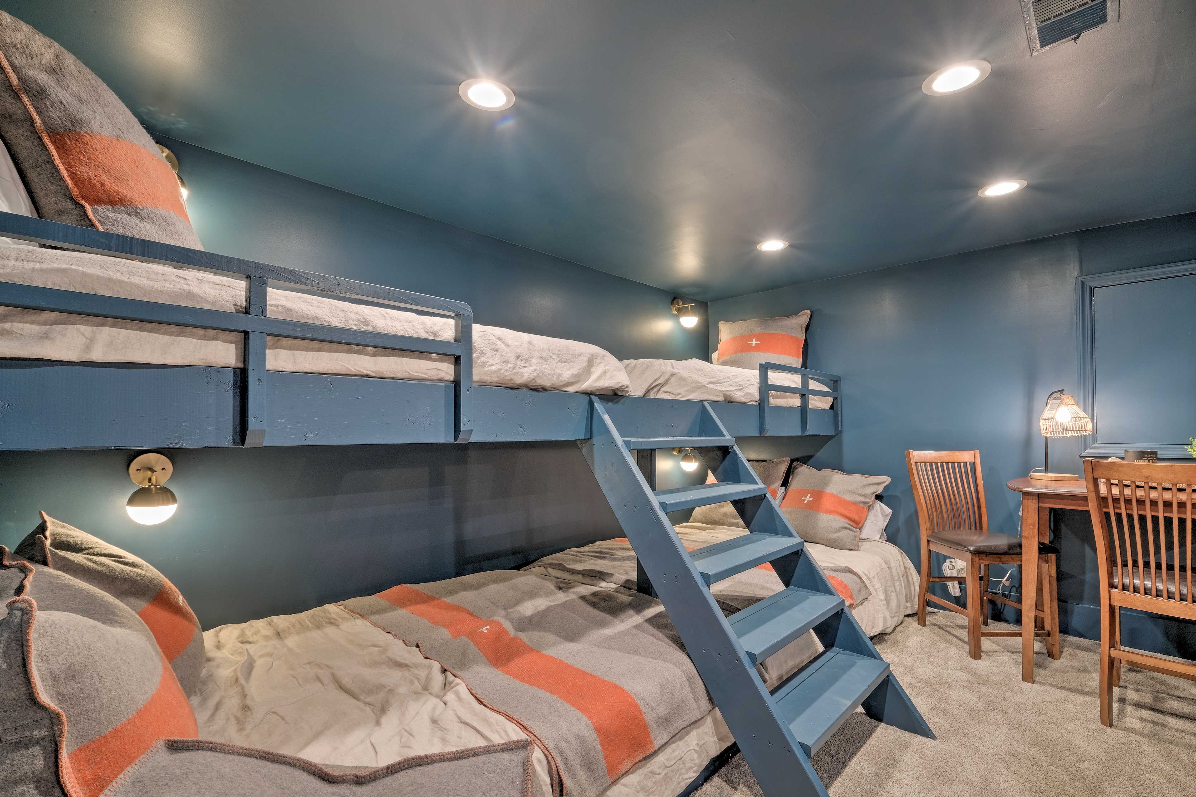 Basement | Twin/Full Bunk Beds
