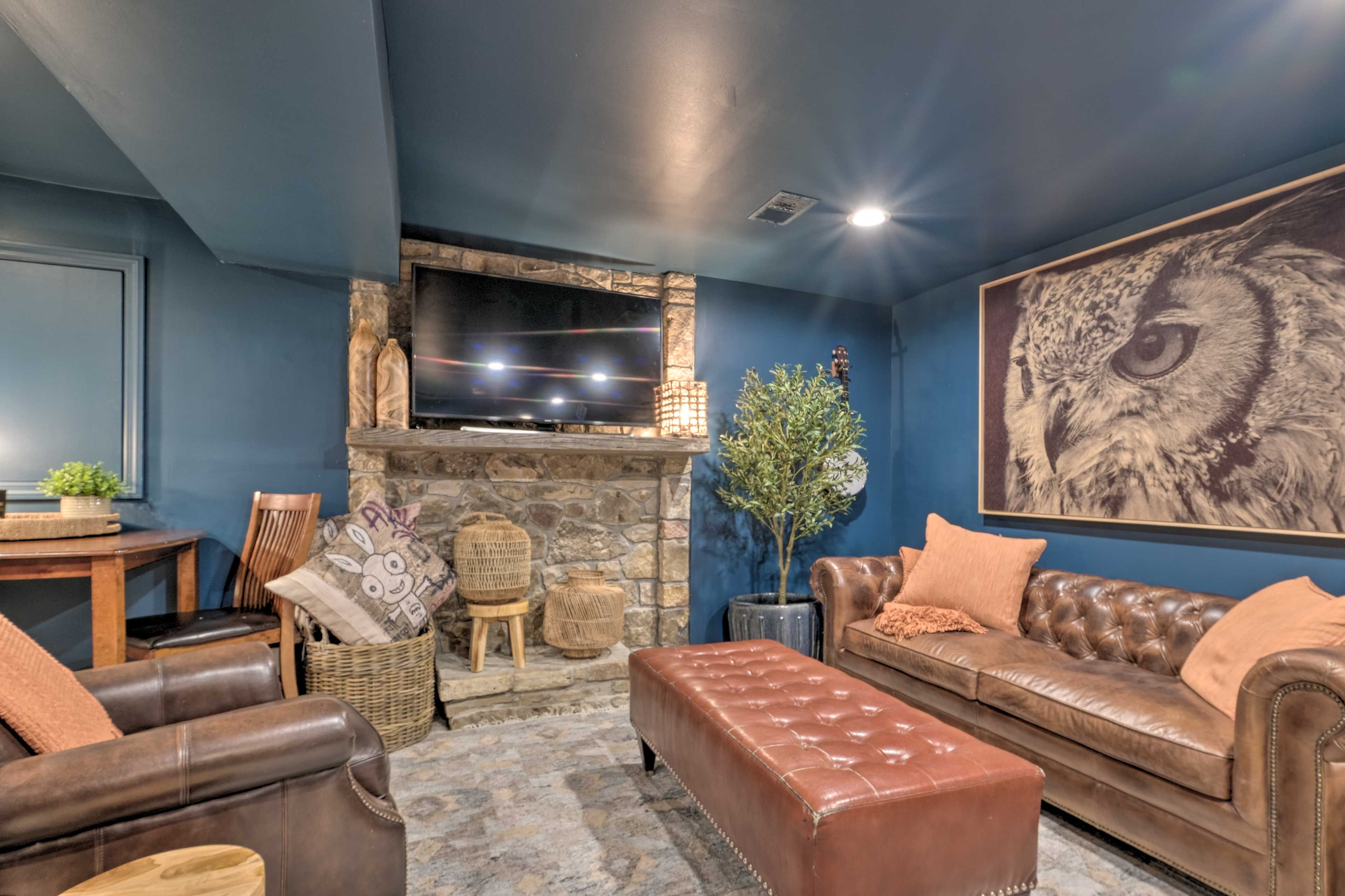 Basement | Sitting Area w/ Flat-Screen TV