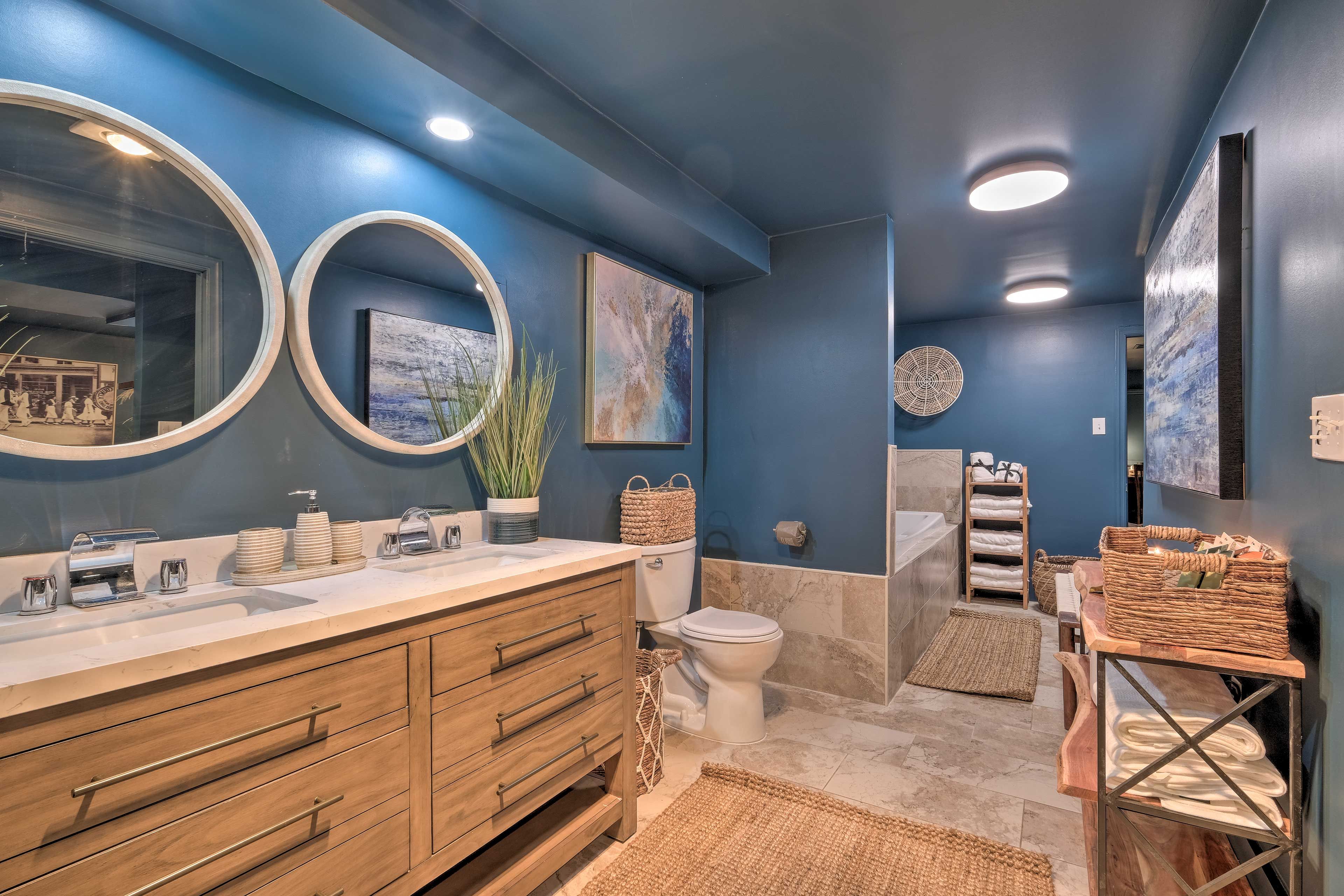 Bathroom | Soaking Tub