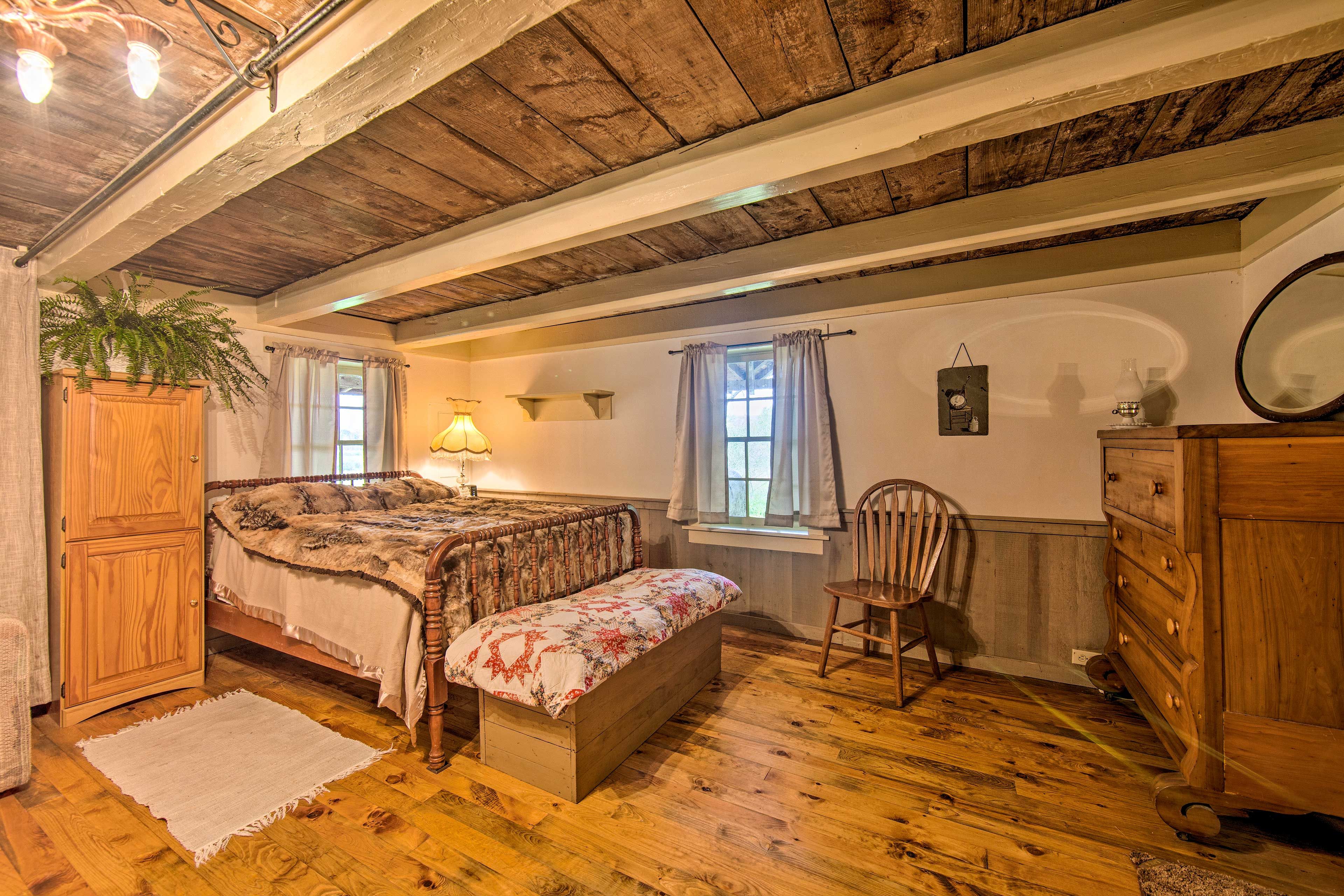 Studio | Full Bed | Sleeper Sofa